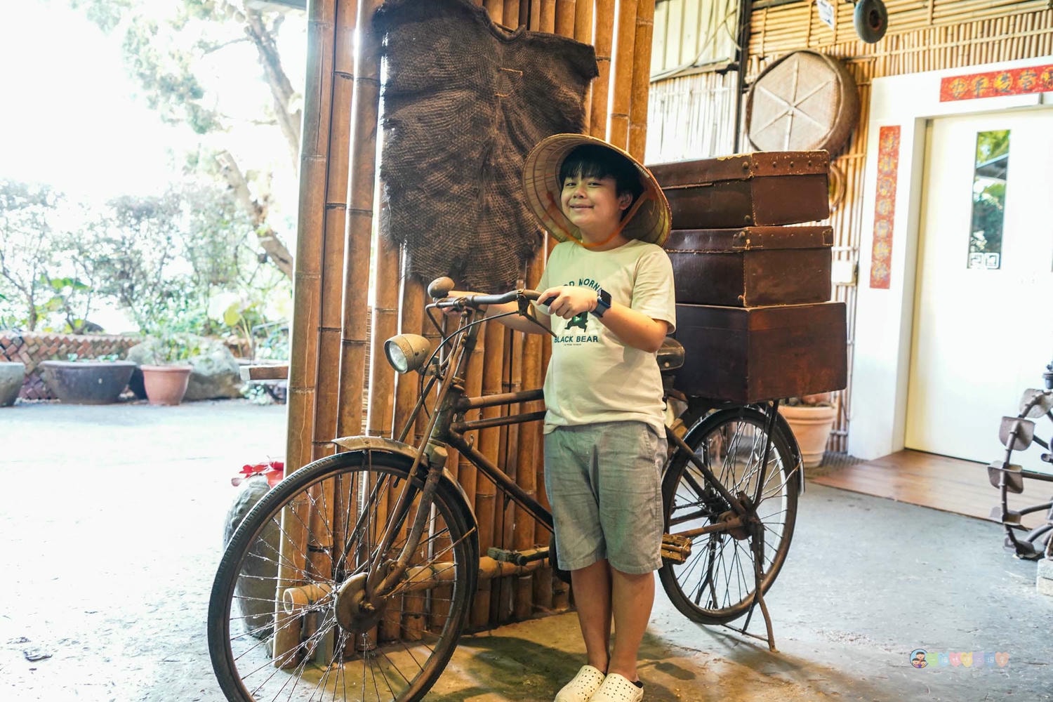 台中|田寮農莊》隱藏都市內,台中南屯古色農園景觀餐廳,隨時能吃到辦桌手路菜,欣賞落羽松與大片蓮池,寵物友善。 - 第12張圖 田寮農莊 古色玩拍 (13)