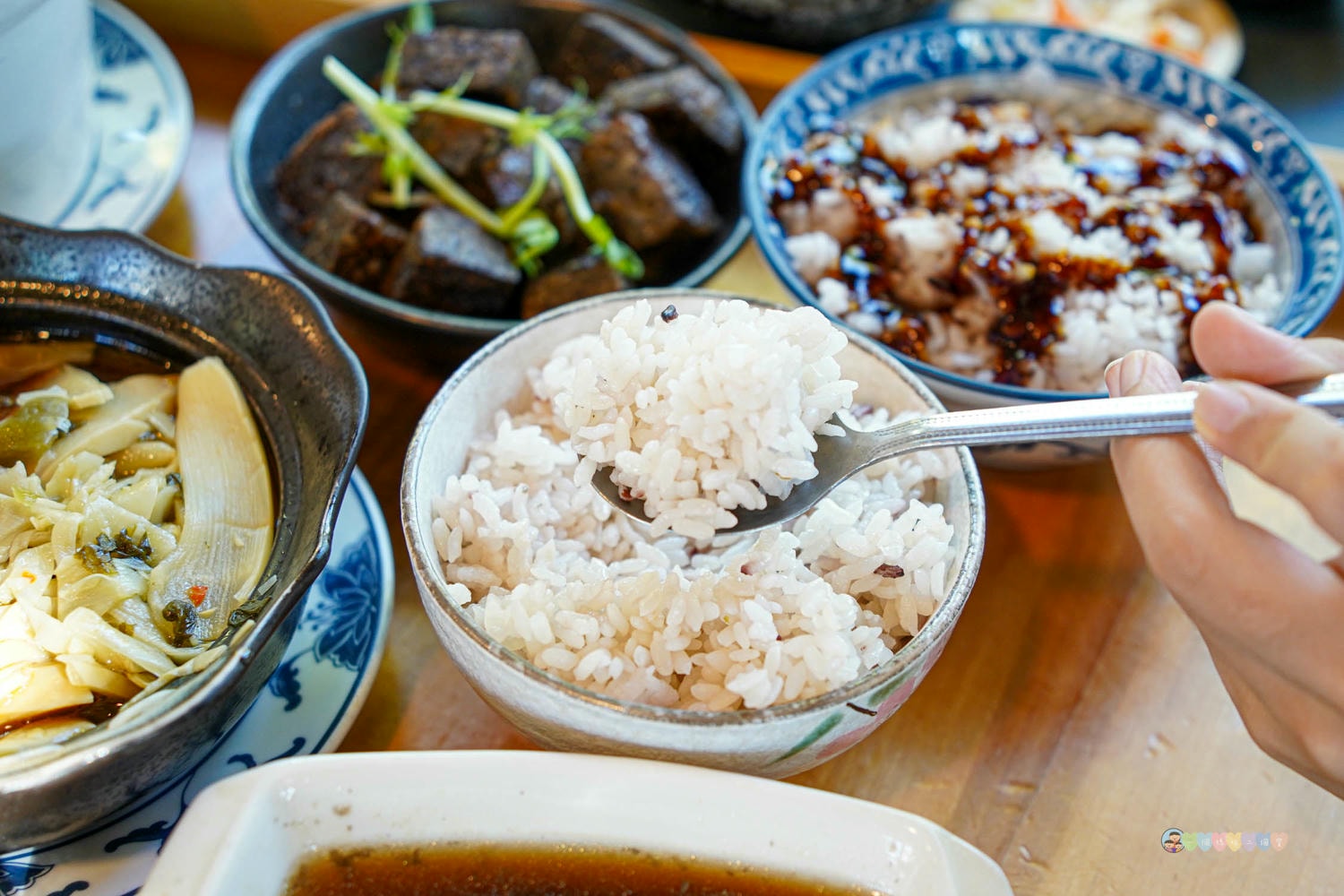 台中|田寮農莊》隱藏都市內,台中南屯古色農園景觀餐廳,隨時能吃到辦桌手路菜,欣賞落羽松與大片蓮池,寵物友善。 - 第41張圖 田寮農莊 餐點 (11)