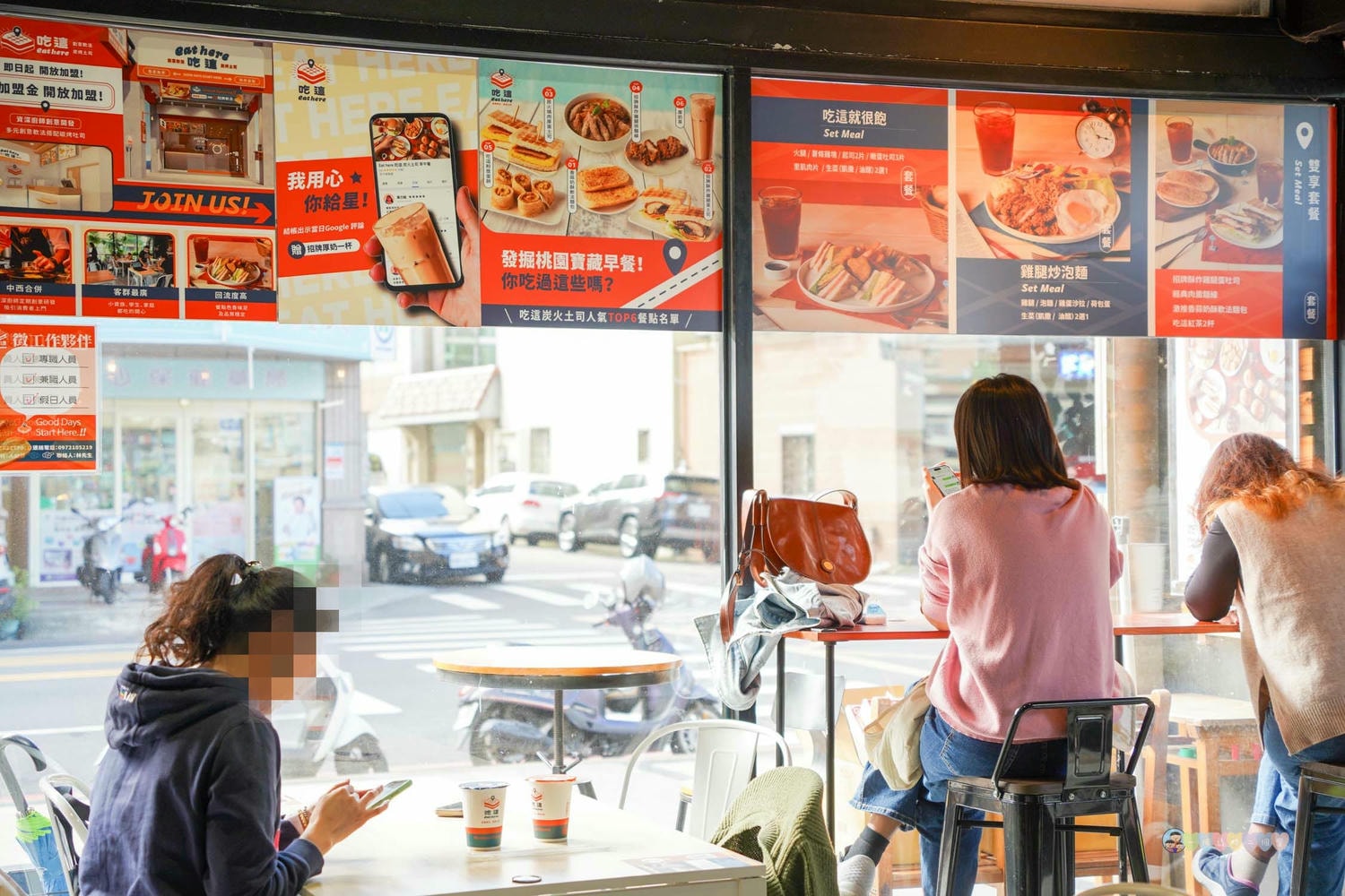 桃園|Eat here 吃這炭火土司 (平鎮總店)》桃園爆紅中西式早午餐「吃這」 炭火吐司!可以吃到肉羹麵線的早午餐店,吃麵線加酥脆炸雞超澎湃! - 第9張圖 Eat Here 吃這炭火土司 (3) Fotor 2024121023543
