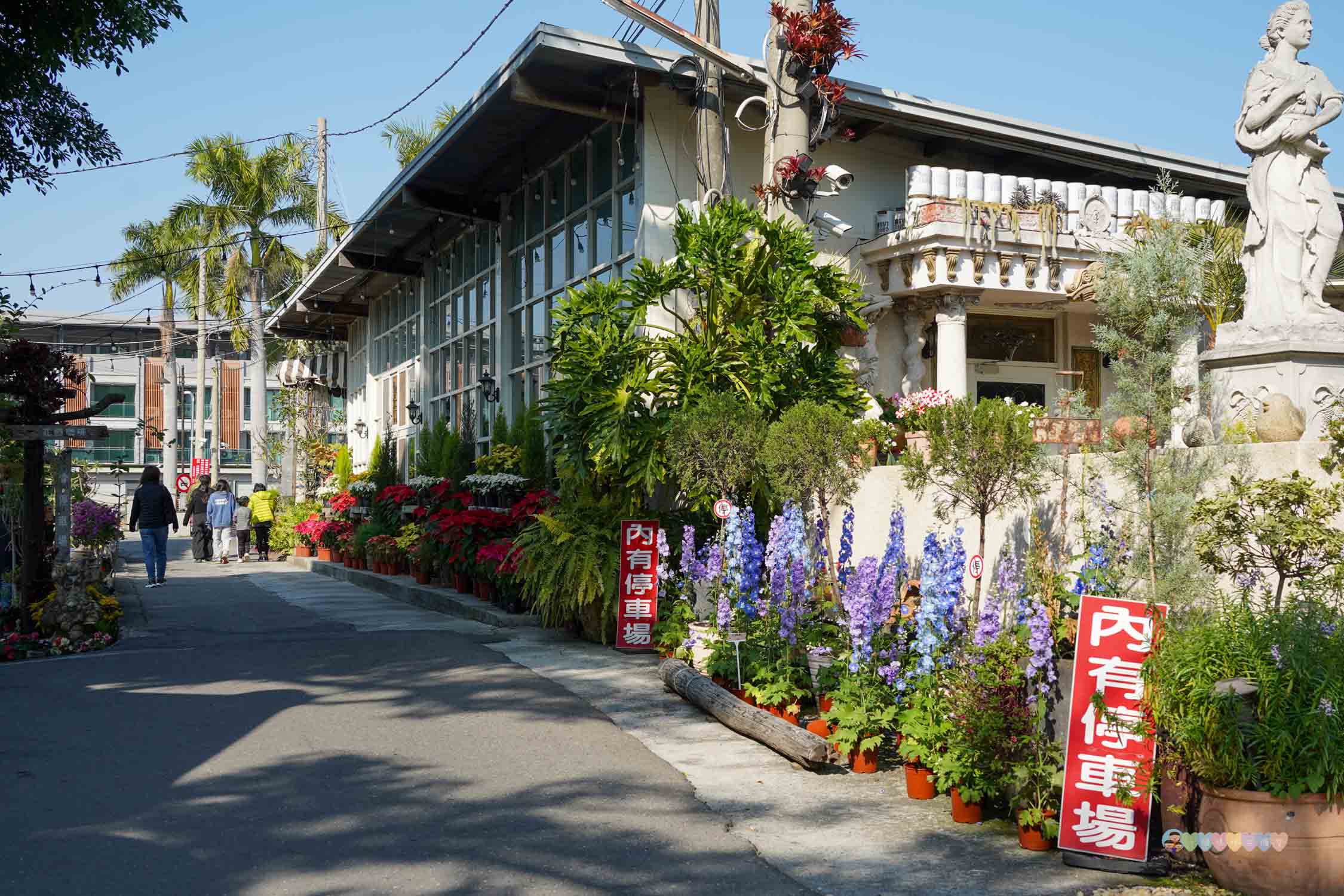 南投|貝拉義大利冰淇淋店 Bella Gelateria》南投秘境!隱身於花園內,正統義大利手工冰淇淋,大推貝禮斯牛奶糖口味。 - 第1張圖 貝拉義大利冰淇淋店 停車場 (2)