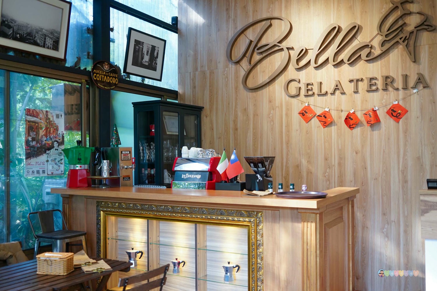 南投|貝拉義大利冰淇淋店 Bella Gelateria》南投秘境!隱身於花園內,正統義大利手工冰淇淋,大推貝禮斯牛奶糖口味。 - 第15張圖 貝拉義大利冰淇淋店 內部環境 (8)