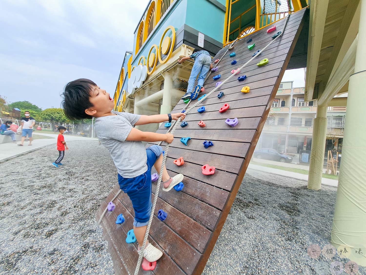 屏東|林邊蓮霧公園》屏東免門票親子景點,七彩飛天火車、蓮霧森林主題公園,吸睛巨大蓮霧。 - 第4張圖 林邊蓮霧公園 (12)