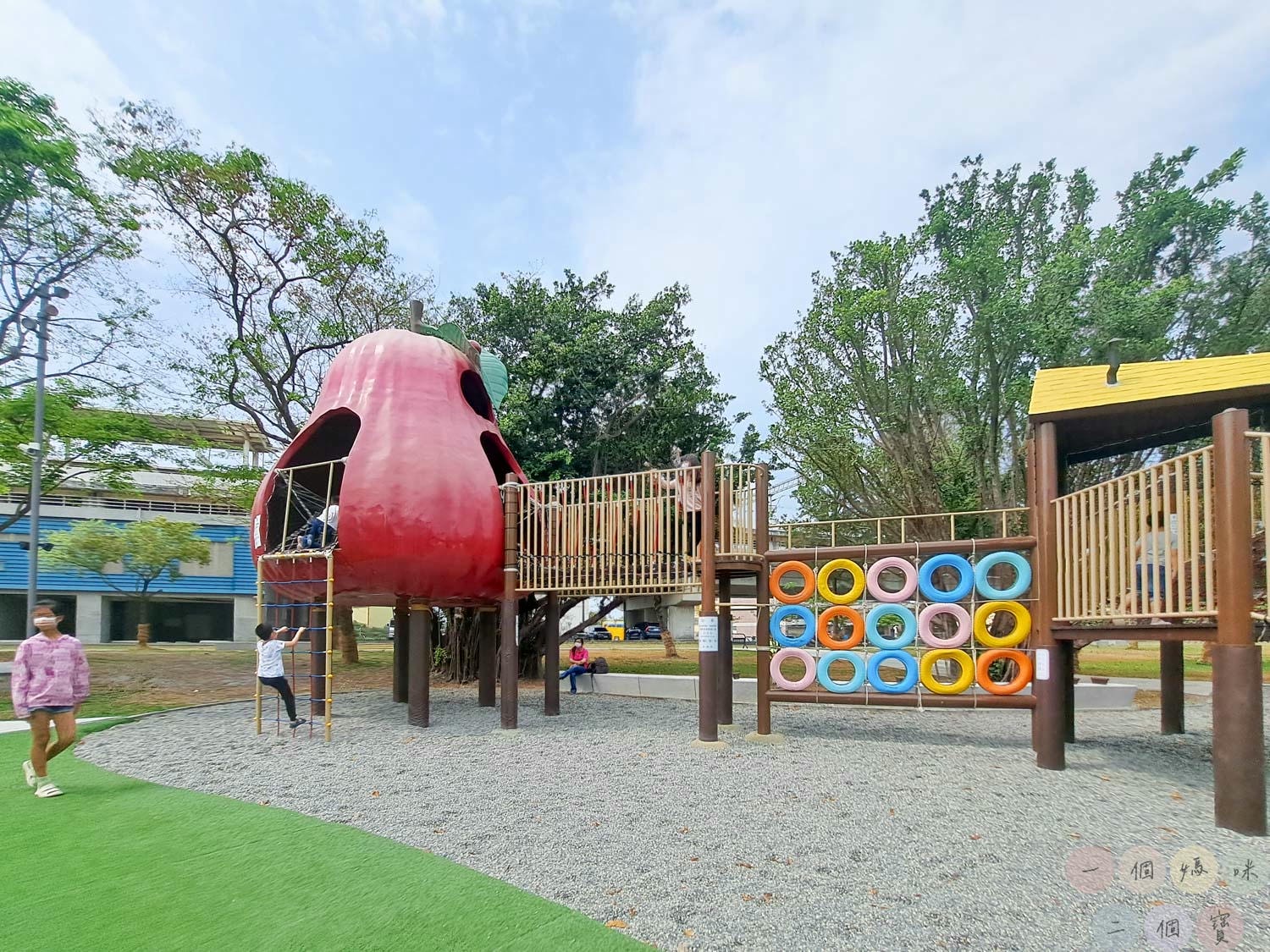 屏東|林邊蓮霧公園》屏東免門票親子景點,七彩飛天火車、蓮霧森林主題公園,吸睛巨大蓮霧。 - 第17張圖 林邊蓮霧公園 (23)