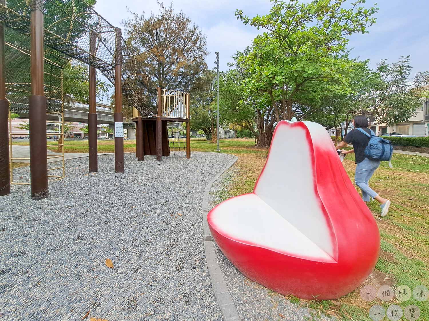 屏東|林邊蓮霧公園》屏東免門票親子景點,七彩飛天火車、蓮霧森林主題公園,吸睛巨大蓮霧。 - 第29張圖 林邊蓮霧公園 (24)