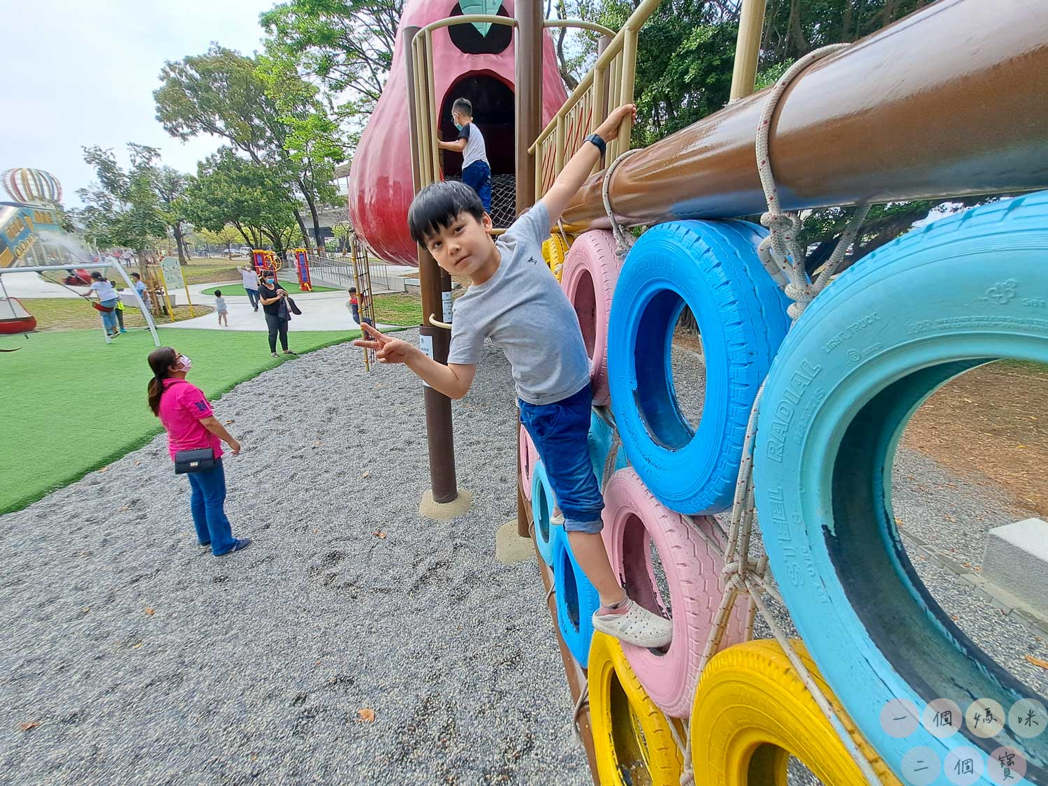 屏東|林邊蓮霧公園》屏東免門票親子景點,七彩飛天火車、蓮霧森林主題公園,吸睛巨大蓮霧。 - 第19張圖 林邊蓮霧公園 (32)