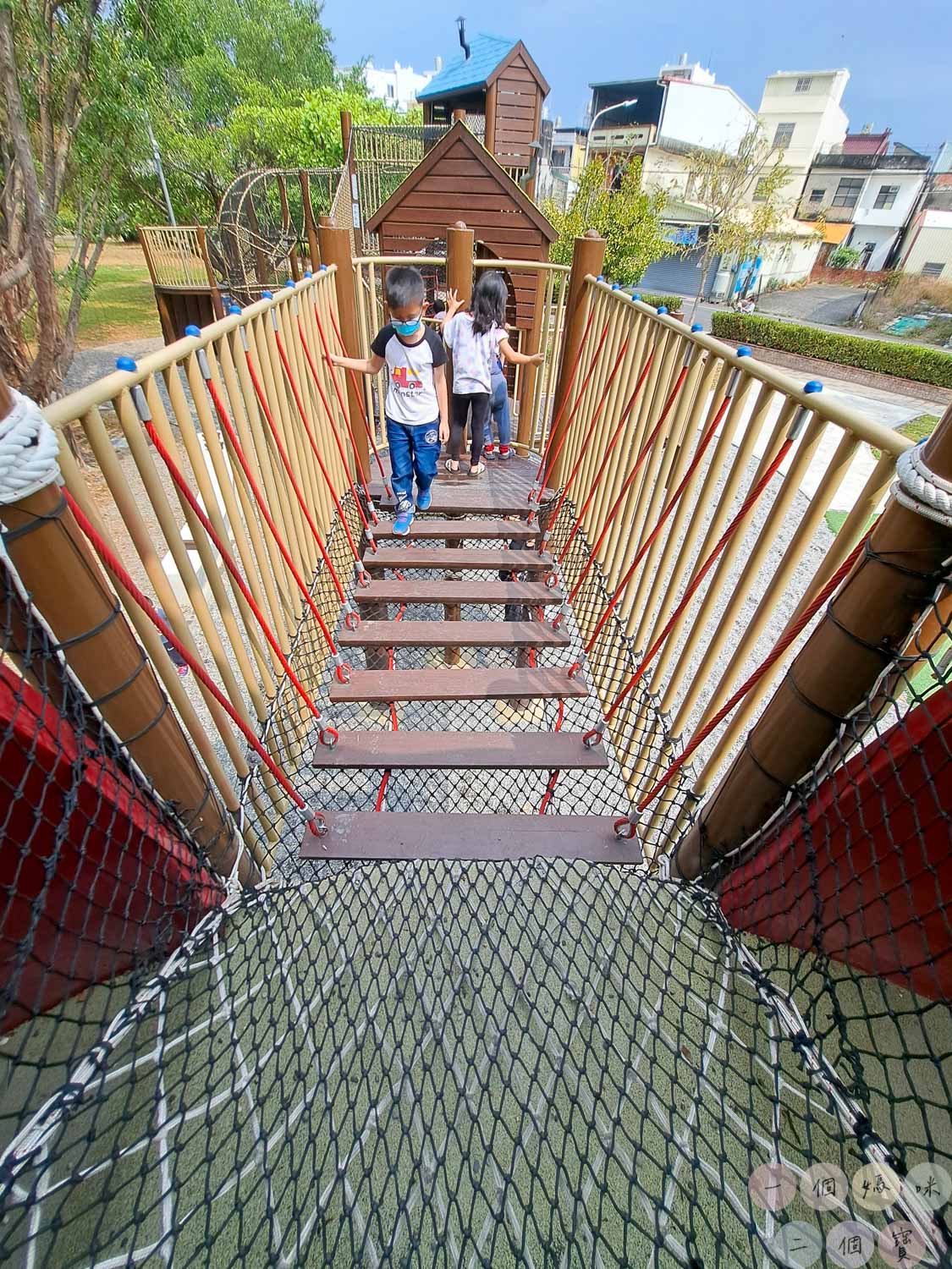 屏東|林邊蓮霧公園》屏東免門票親子景點,七彩飛天火車、蓮霧森林主題公園,吸睛巨大蓮霧。 - 第22張圖 林邊蓮霧公園 (35)