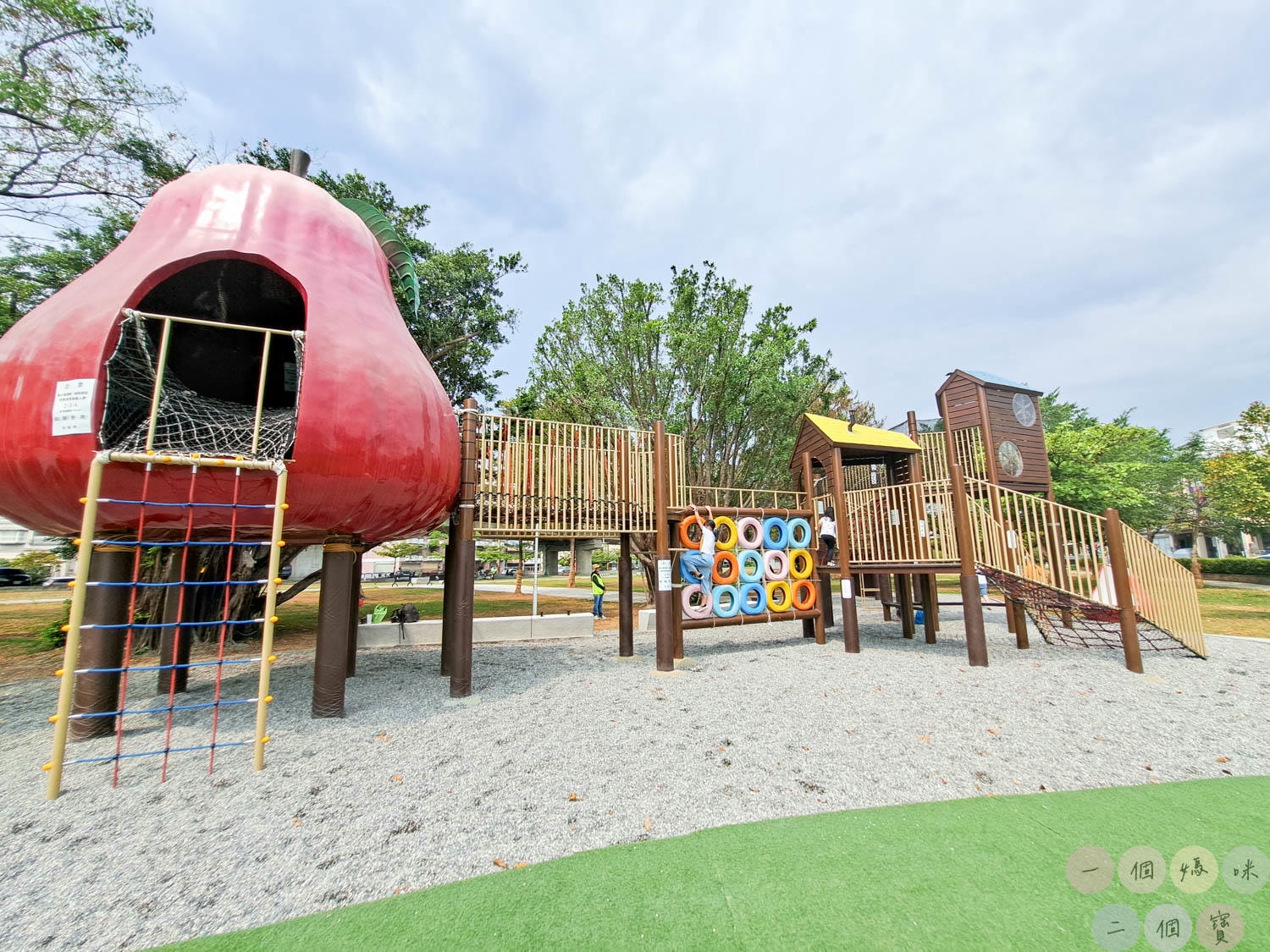 屏東|林邊蓮霧公園》屏東免門票親子景點,七彩飛天火車、蓮霧森林主題公園,吸睛巨大蓮霧。 - 第16張圖 林邊蓮霧公園 (37)