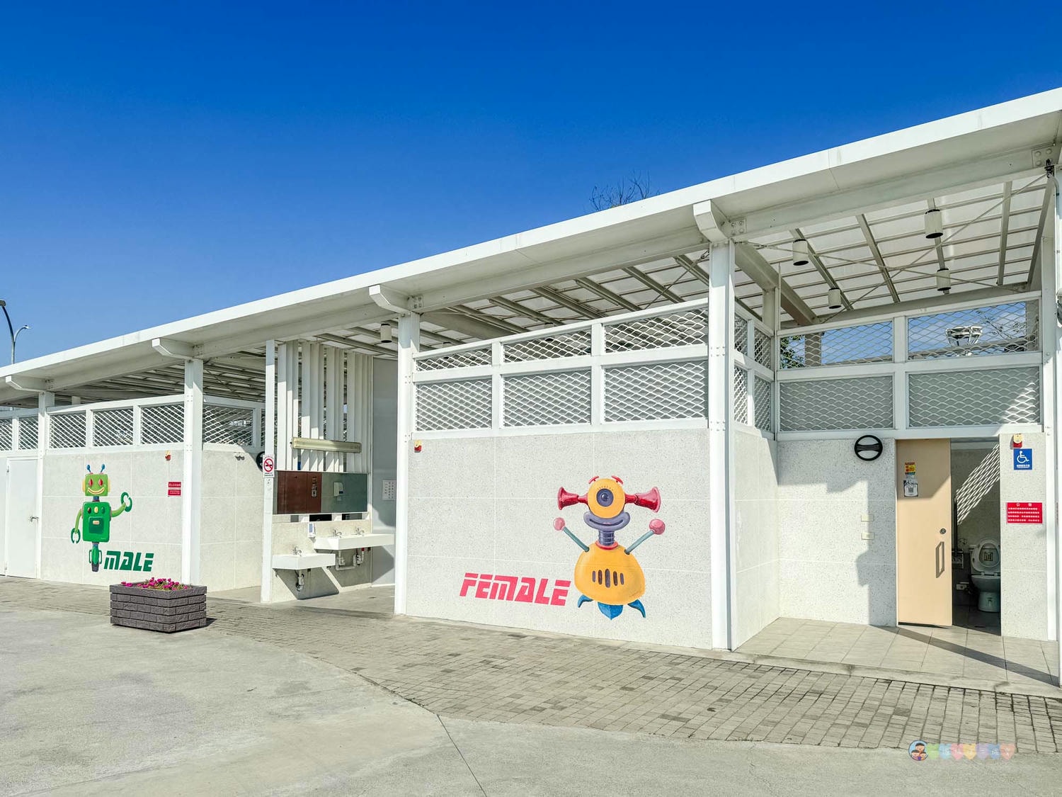高雄|機器人主題公園》保安兒童貨櫃主題公園,免門票景點!六大主題空間、巨型溜滑梯、優質廁所。 - 第4張圖