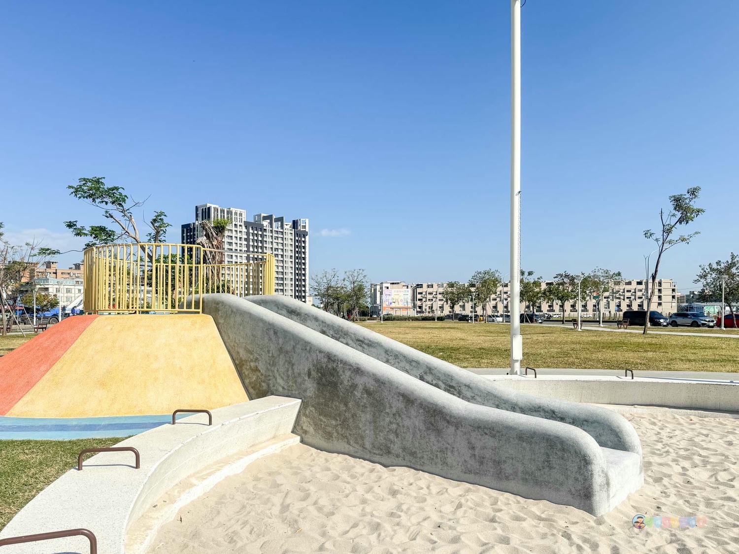 高雄|機器人主題公園》保安兒童貨櫃主題公園,免門票景點!六大主題空間、巨型溜滑梯、優質廁所。 - 第21張圖