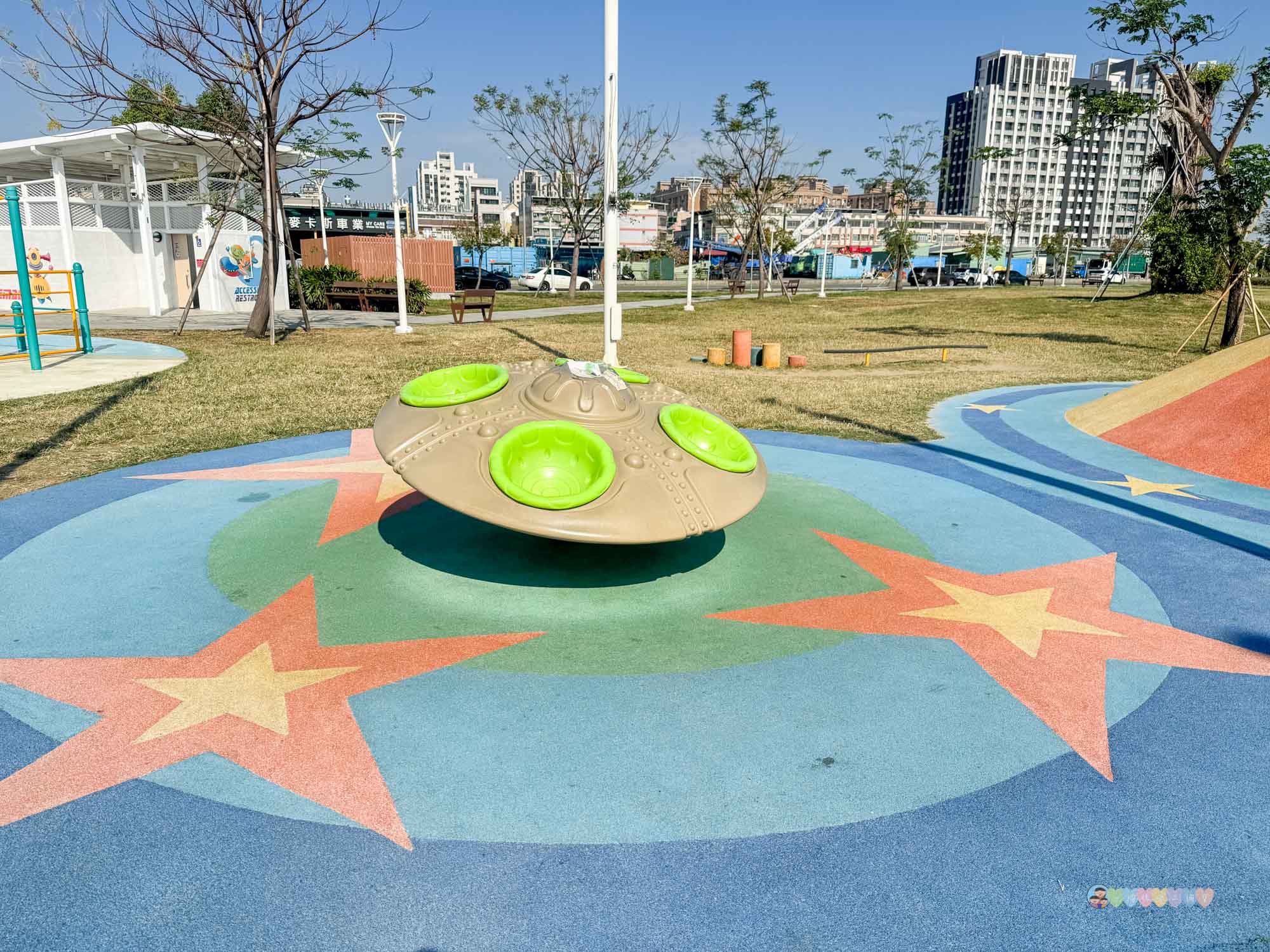 高雄|機器人主題公園》保安兒童貨櫃主題公園,免門票景點!六大主題空間、巨型溜滑梯、優質廁所。 - 第17張圖
