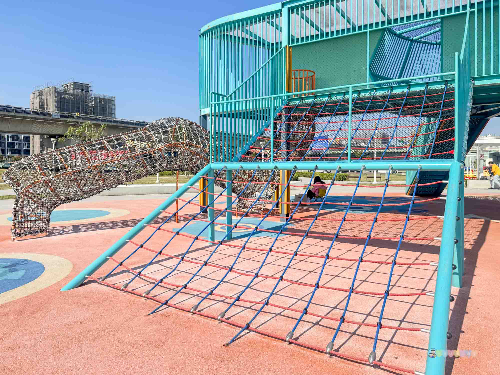 高雄|機器人主題公園》保安兒童貨櫃主題公園,免門票景點!六大主題空間、巨型溜滑梯、優質廁所。 - 第10張圖