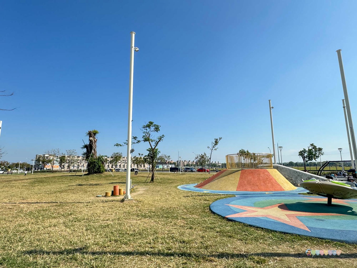 高雄|機器人主題公園》保安兒童貨櫃主題公園,免門票景點!六大主題空間、巨型溜滑梯、優質廁所。 - 第30張圖