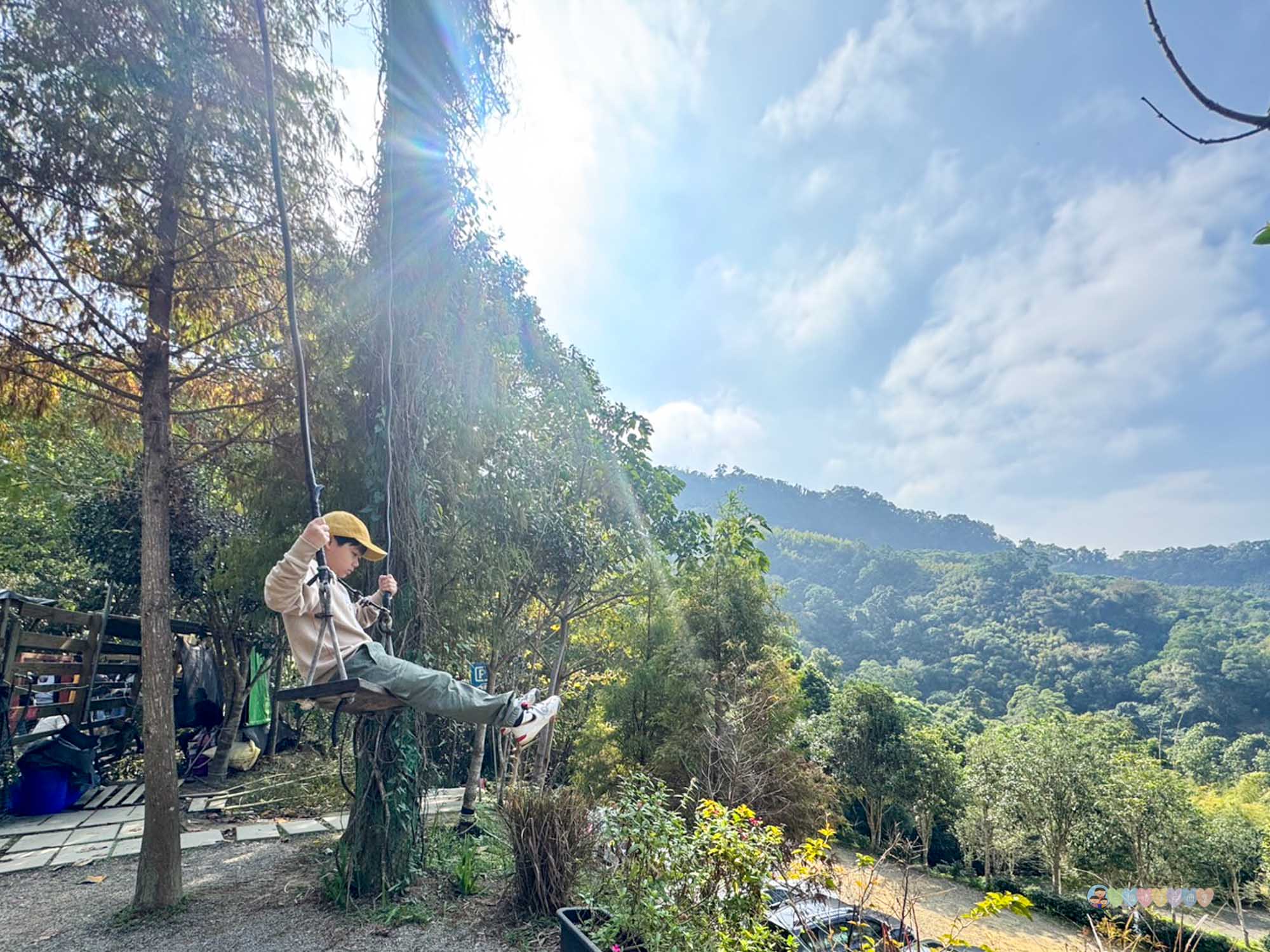 苗栗|哈比丘茶樹森林》苗栗銅鑼景點,寵物友善!美拍空中鞦韆、超萌水豚、笑笑羊,苗栗秘境哈比屋。 - 第4張圖