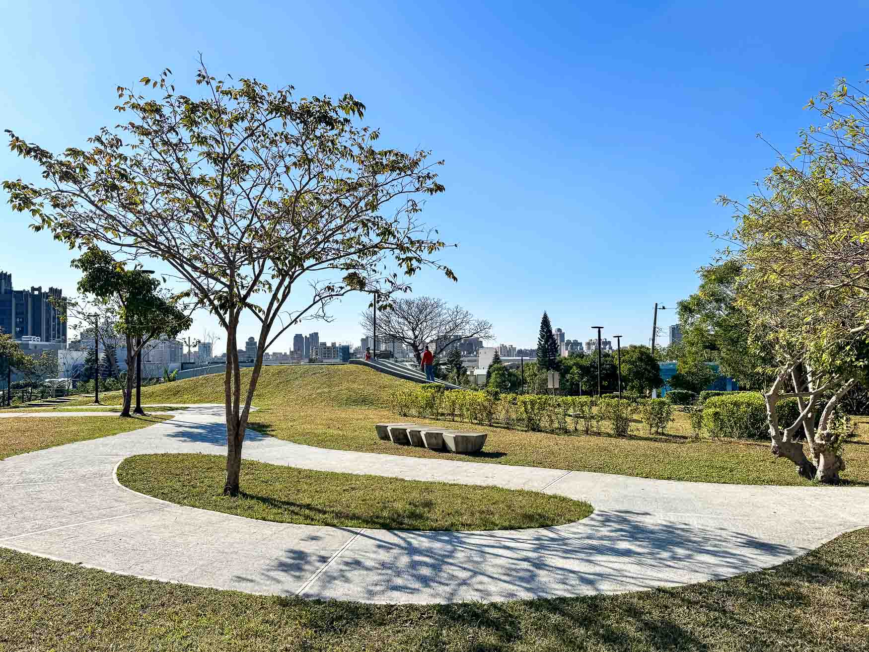 桃園|汴洲公園》桃園首座Pump Track極限運動公園,滑步車放電遊戲場。 - 第9張圖