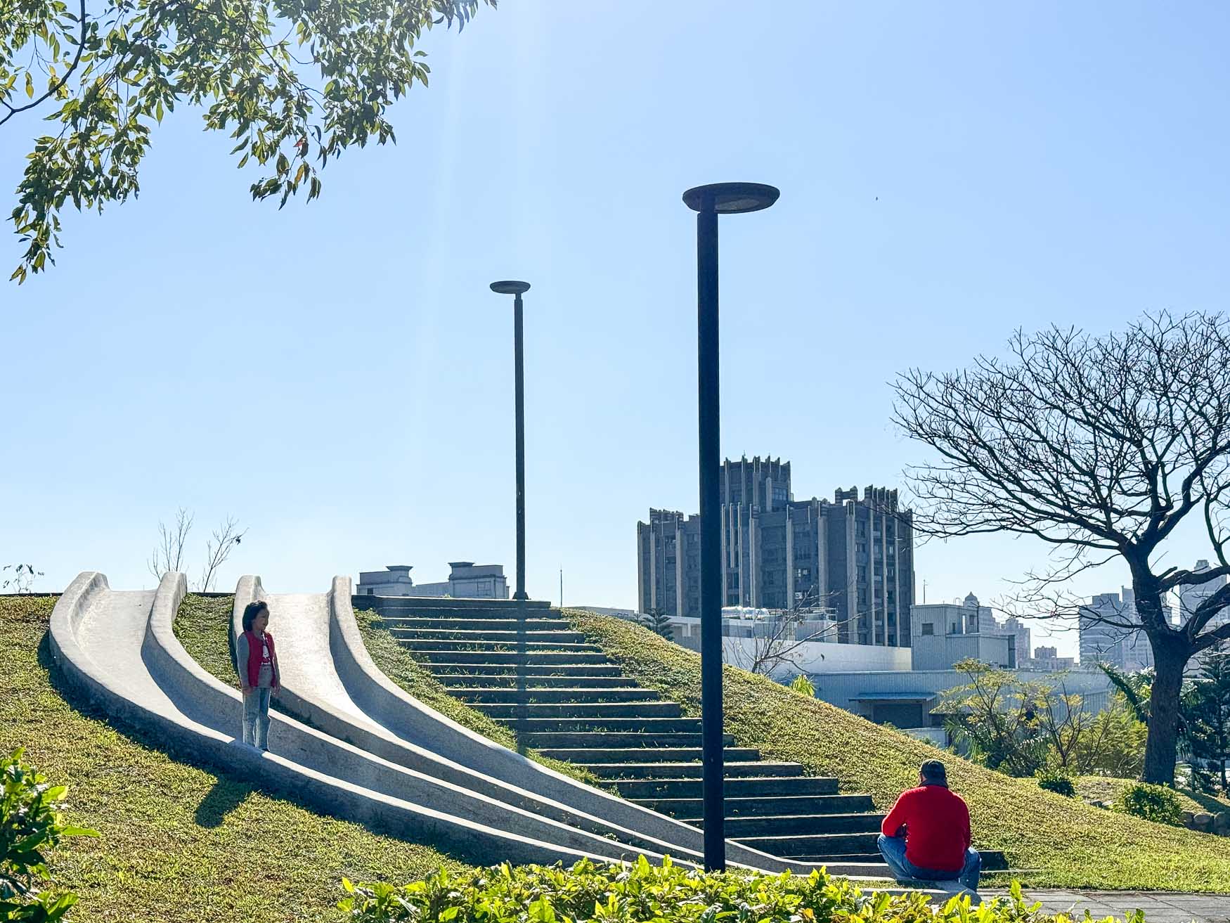 桃園|汴洲公園》桃園首座Pump Track極限運動公園,滑步車放電遊戲場。 - 第20張圖