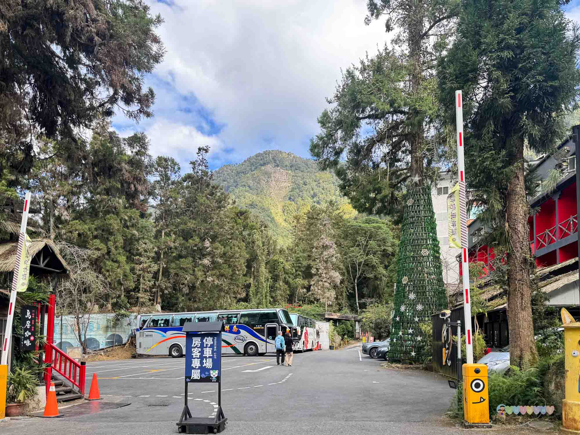 南投|明山森林會館》妖怪森林商圈、妖怪村主題飯店二天一夜 - 第1張圖