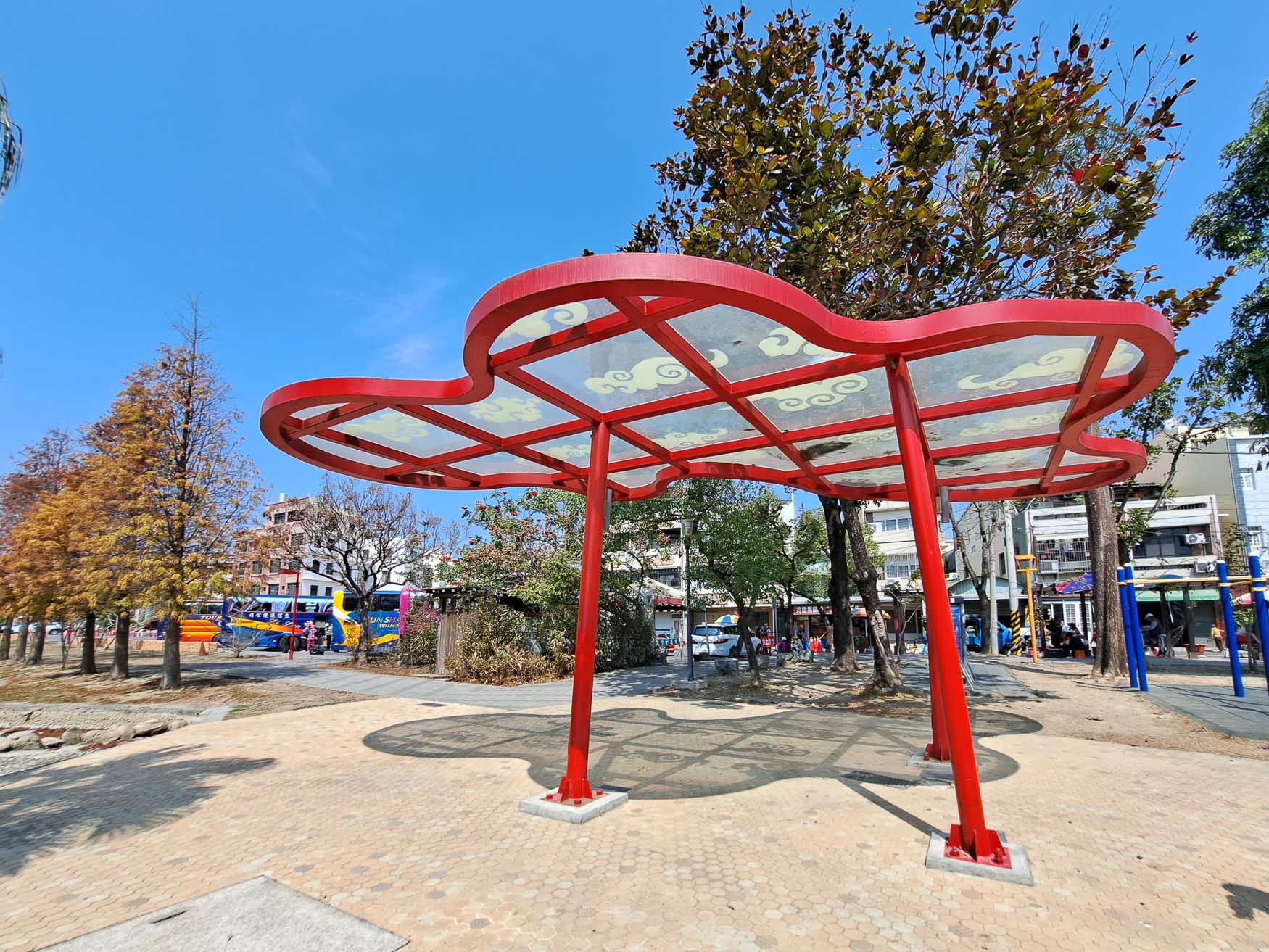 嘉義|新港公園》鄰近新港奉天宮、特色交趾陶藝術、大船溜滑梯。 - 第16張圖