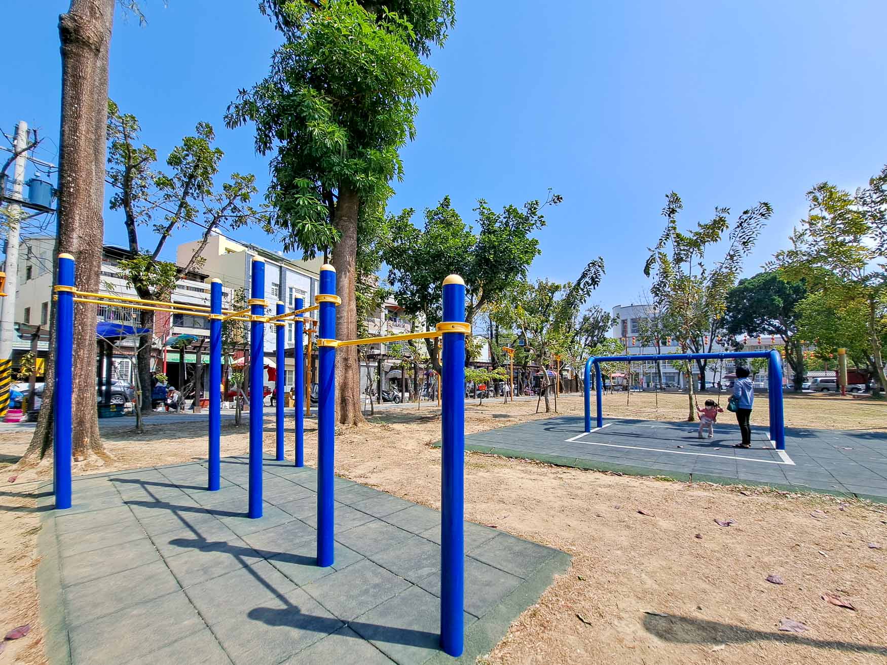 嘉義|新港公園》鄰近新港奉天宮、特色交趾陶藝術、大船溜滑梯。 - 第17張圖
