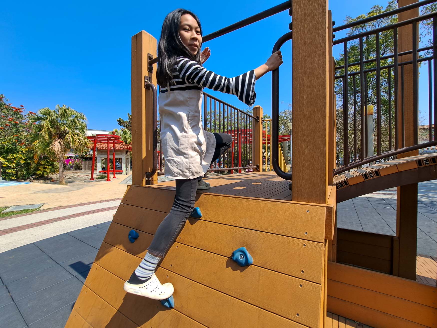 嘉義|新港公園》鄰近新港奉天宮、特色交趾陶藝術、大船溜滑梯。 - 第3張圖