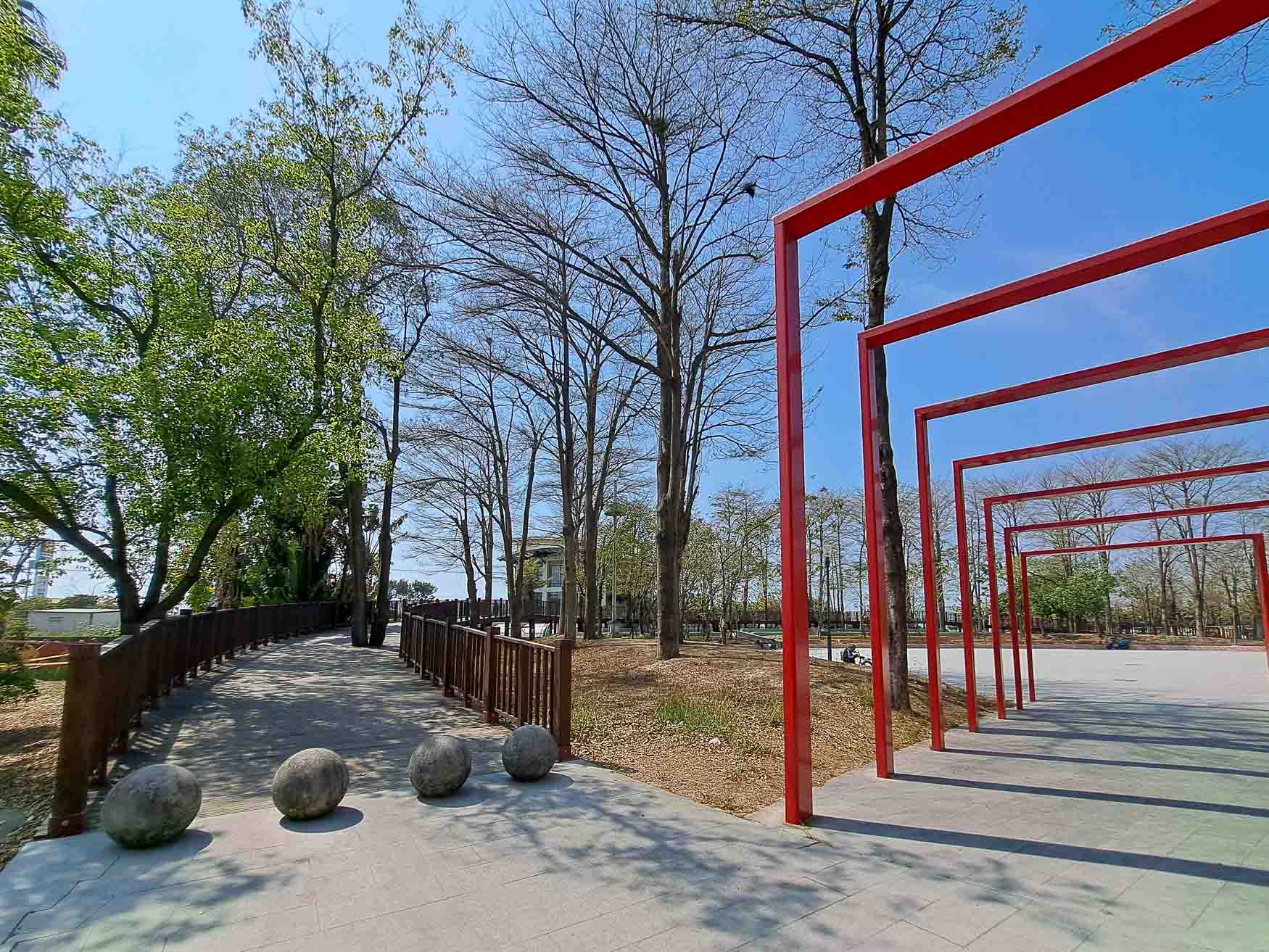 嘉義|新港公園》鄰近新港奉天宮、特色交趾陶藝術、大船溜滑梯。 - 第20張圖
