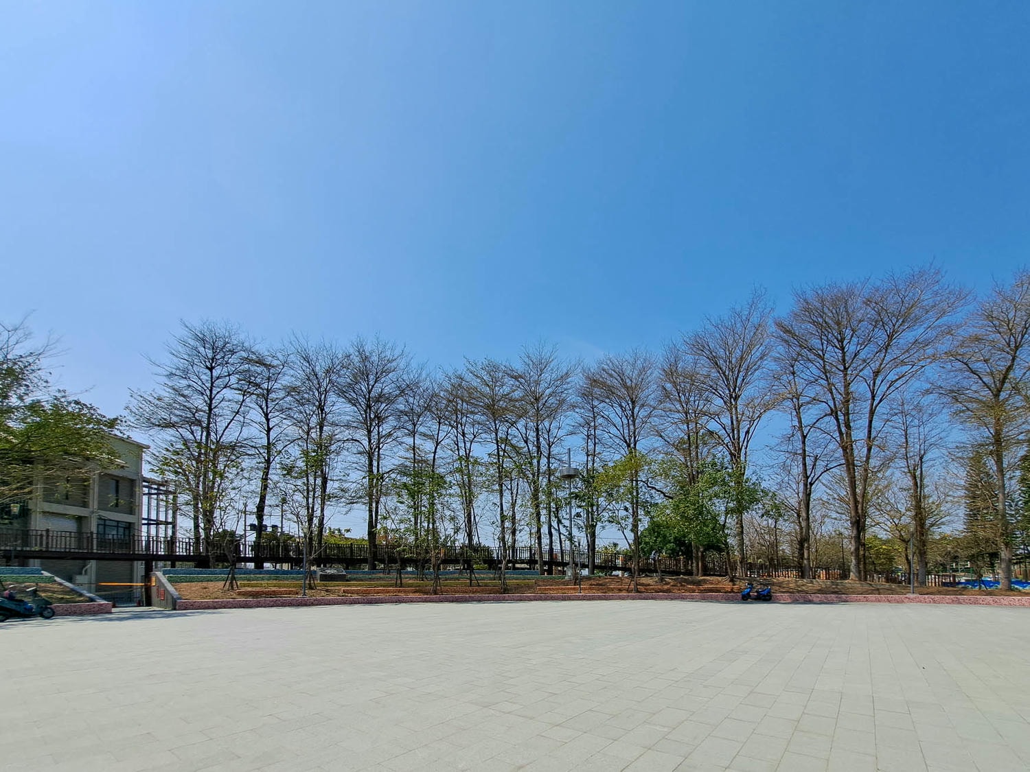 嘉義|新港公園》鄰近新港奉天宮、特色交趾陶藝術、大船溜滑梯。 - 第21張圖