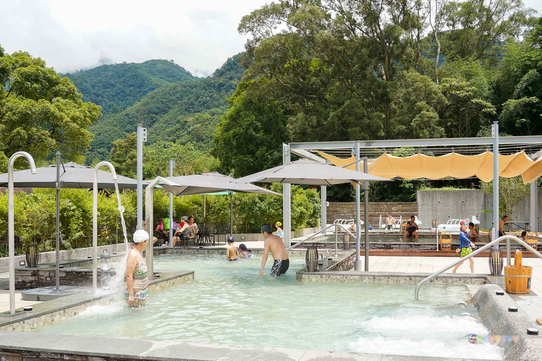 桃園|羅浮溫泉湯池》北橫露天溫泉推薦,絕美山景,兒童戲水池、SPA池,泡湯玩水。 - 第25張圖 羅浮溫泉湯池
桃園親子泡湯景點
羅浮溫泉交通
桃園露天溫泉推薦
羅浮溫泉票價2025
桃園復興區一日遊
親子泡湯去哪裡
北部碳酸氫鈉泉推薦
羅浮溫泉設施介紹
桃園溫泉家庭旅遊推薦