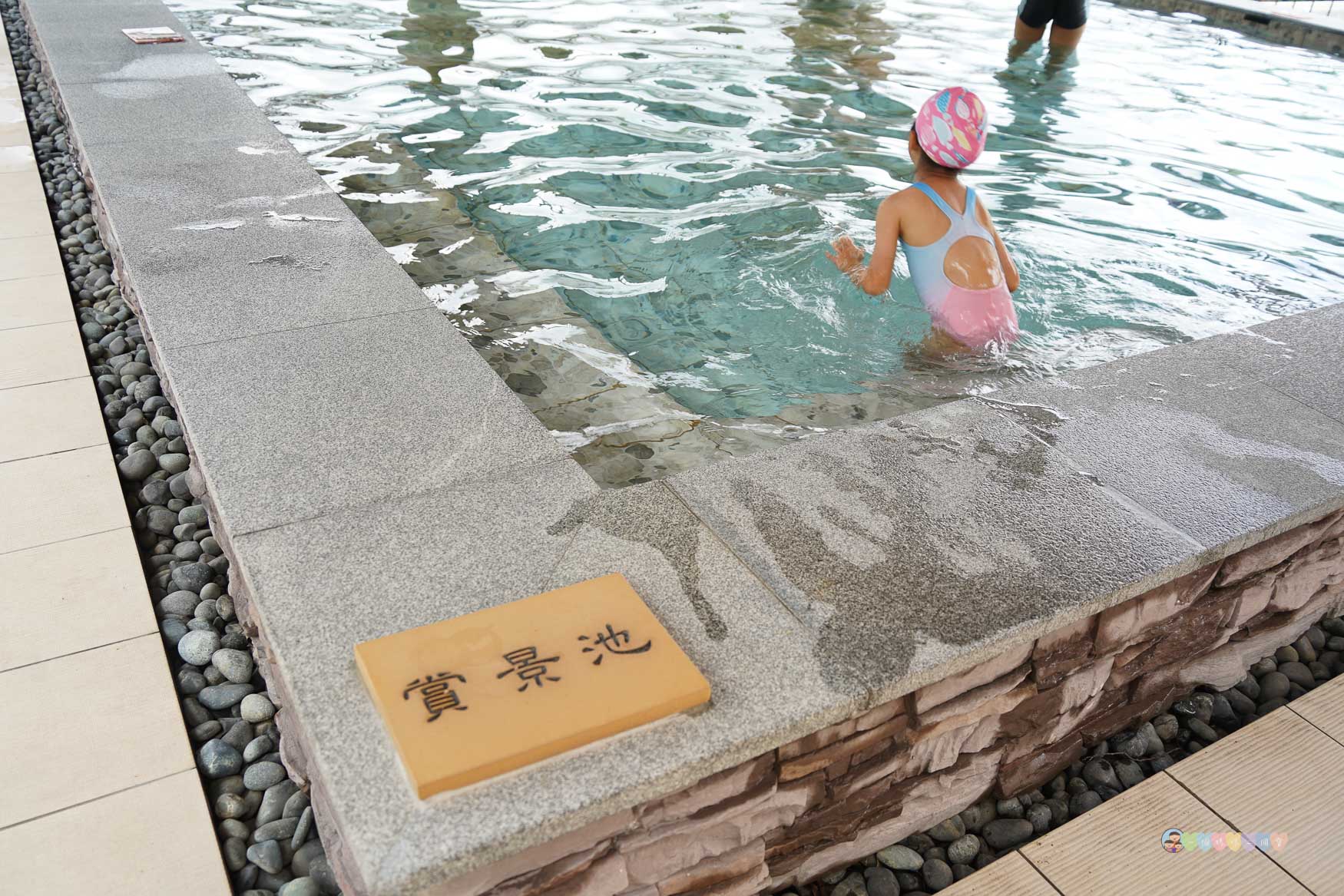桃園|羅浮溫泉湯池》北橫露天溫泉推薦,絕美山景,兒童戲水池、SPA池,泡湯玩水。 - 第37張圖 羅浮溫泉湯池
桃園親子泡湯景點
羅浮溫泉交通
桃園露天溫泉推薦
羅浮溫泉票價2025
桃園復興區一日遊
親子泡湯去哪裡
北部碳酸氫鈉泉推薦
羅浮溫泉設施介紹
桃園溫泉家庭旅遊推薦
