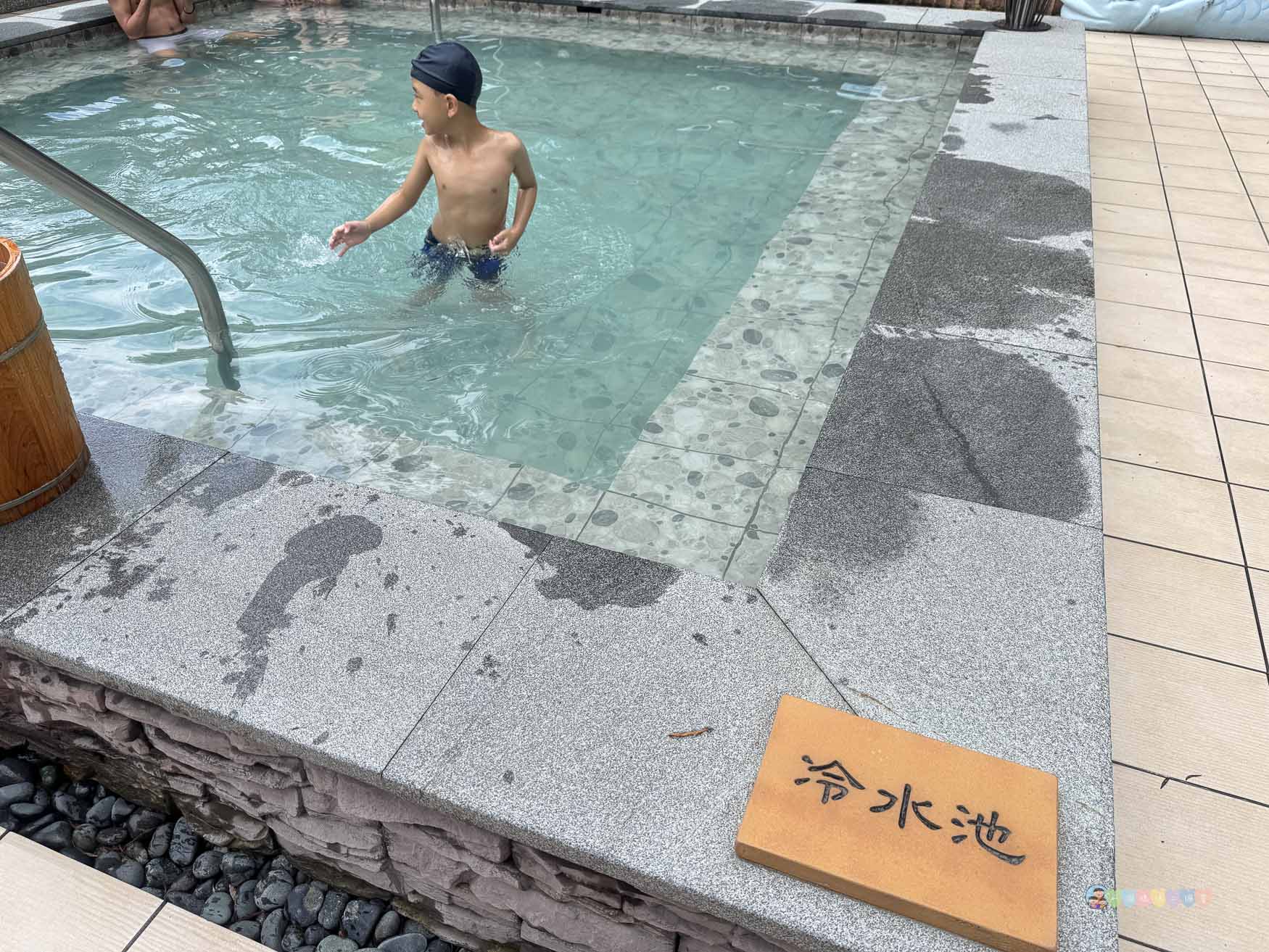桃園|羅浮溫泉湯池》北橫露天溫泉推薦,絕美山景,兒童戲水池、SPA池,泡湯玩水。 - 第46張圖 羅浮溫泉湯池
桃園親子泡湯景點
羅浮溫泉交通
桃園露天溫泉推薦
羅浮溫泉票價2025
桃園復興區一日遊
親子泡湯去哪裡
北部碳酸氫鈉泉推薦
羅浮溫泉設施介紹
桃園溫泉家庭旅遊推薦