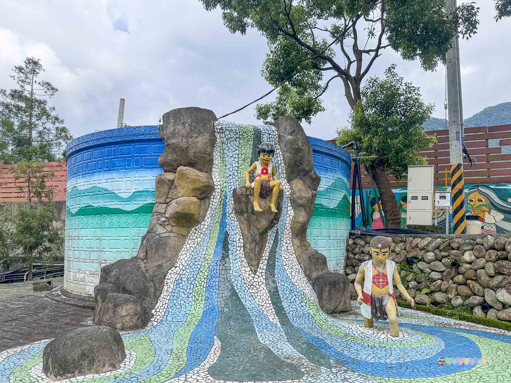 桃園|羅浮溫泉湯池》北橫露天溫泉推薦,絕美山景,兒童戲水池、SPA池,泡湯玩水。 - 第63張圖 羅浮溫泉湯池
桃園親子泡湯景點
羅浮溫泉交通
桃園露天溫泉推薦
羅浮溫泉票價2025
桃園復興區一日遊
親子泡湯去哪裡
北部碳酸氫鈉泉推薦
羅浮溫泉設施介紹
桃園溫泉家庭旅遊推薦