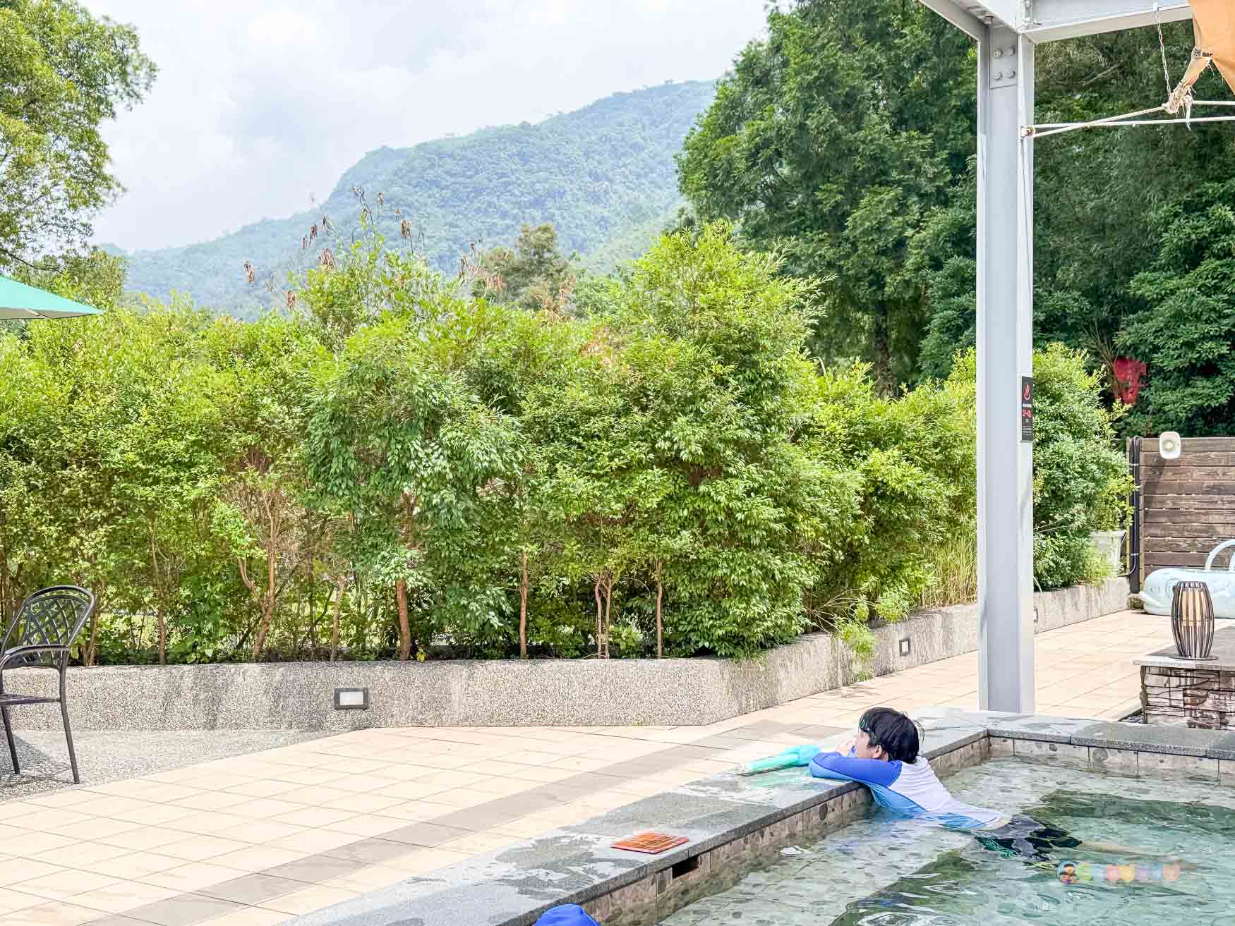 桃園|羅浮溫泉湯池》北橫露天溫泉推薦,絕美山景,兒童戲水池、SPA池,泡湯玩水。 - 第47張圖 羅浮溫泉湯池
桃園親子泡湯景點
羅浮溫泉交通
桃園露天溫泉推薦
羅浮溫泉票價2025
桃園復興區一日遊
親子泡湯去哪裡
北部碳酸氫鈉泉推薦
羅浮溫泉設施介紹
桃園溫泉家庭旅遊推薦