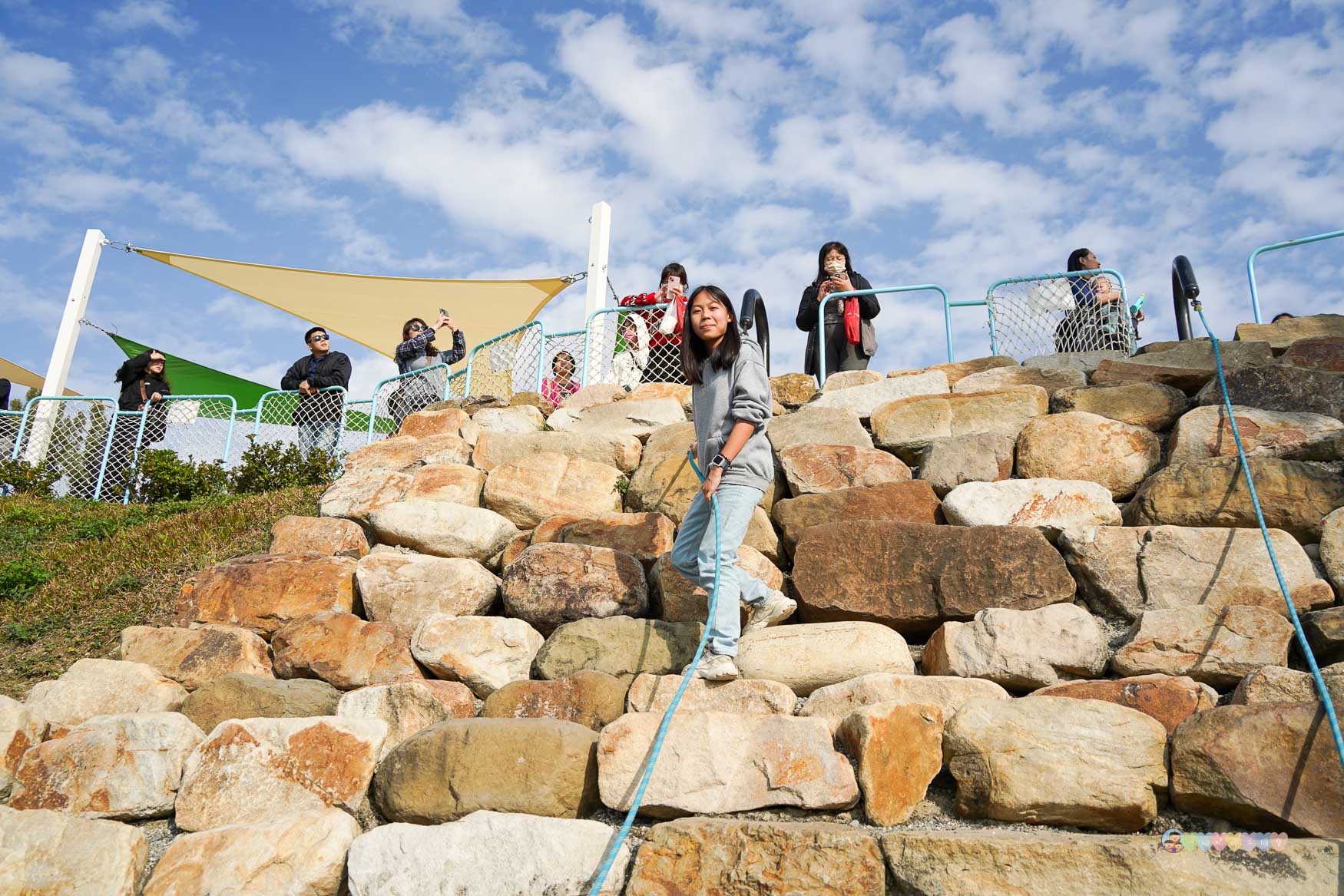 台中|馬卡龍公園》台中親子公園,11公尺高滑梯遊戲塔、寵物友善公園、毛孩放電專區。 - 第42張圖 馬卡龍公園