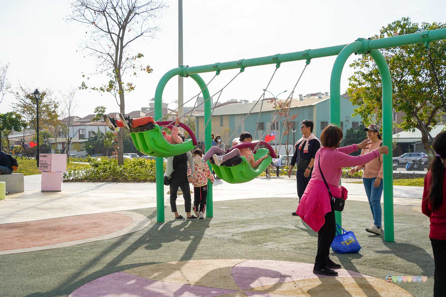 台中|馬卡龍公園》台中親子公園,11公尺高滑梯遊戲塔、寵物友善公園、毛孩放電專區。 - 第52張圖 馬卡龍公園
