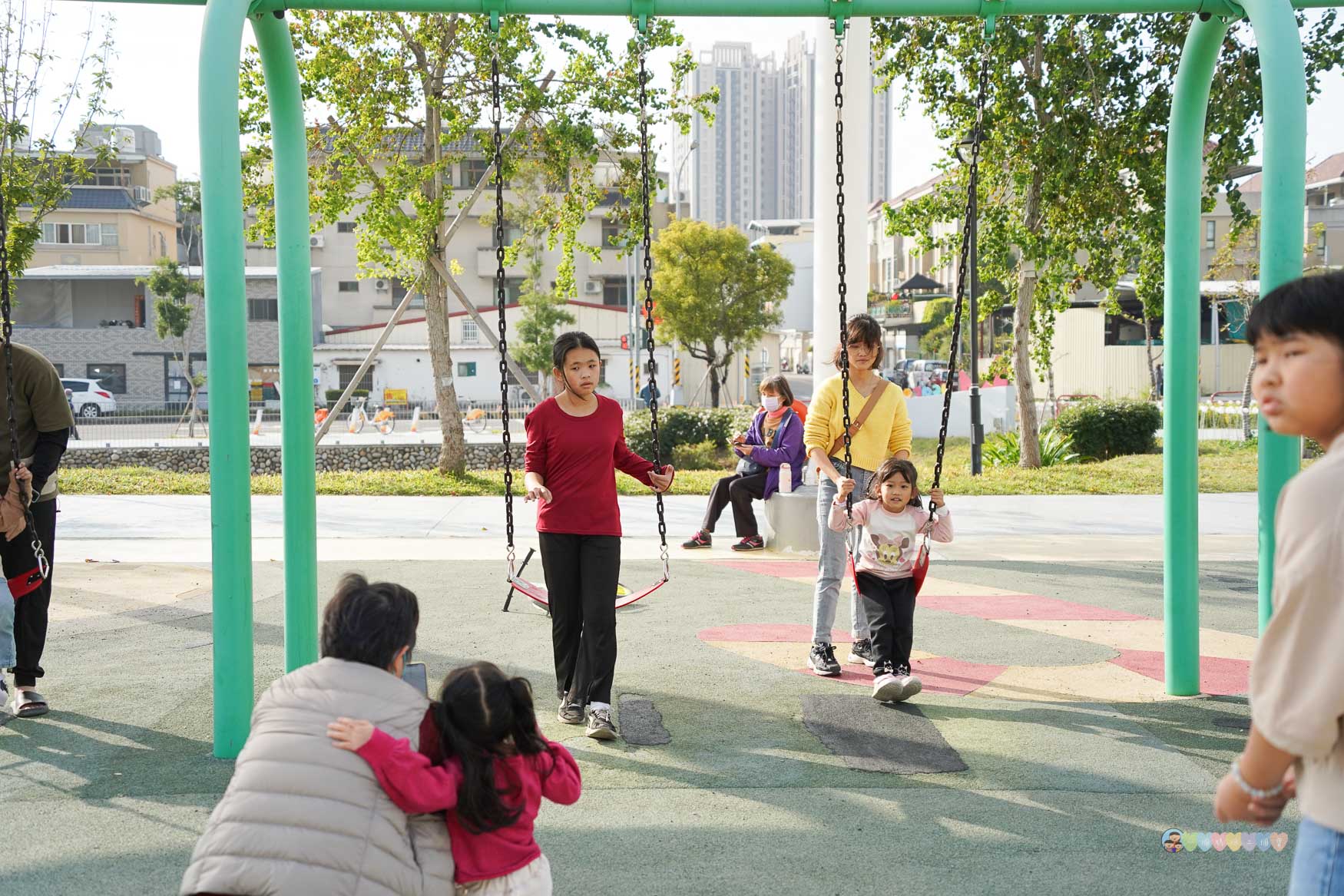 台中|馬卡龍公園》台中親子公園,11公尺高滑梯遊戲塔、寵物友善公園、毛孩放電專區。 - 第54張圖 馬卡龍公園
