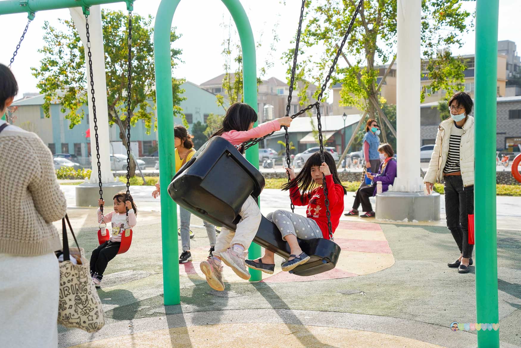 台中|馬卡龍公園》台中親子公園,11公尺高滑梯遊戲塔、寵物友善公園、毛孩放電專區。 - 第53張圖 馬卡龍公園