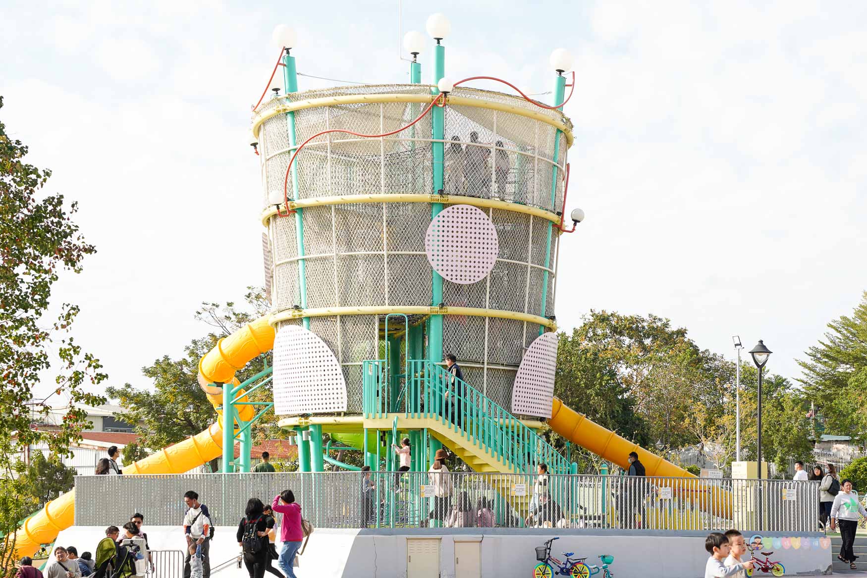 台中|馬卡龍公園》台中親子公園,11公尺高滑梯遊戲塔、寵物友善公園、毛孩放電專區。 - 第12張圖 馬卡龍公園