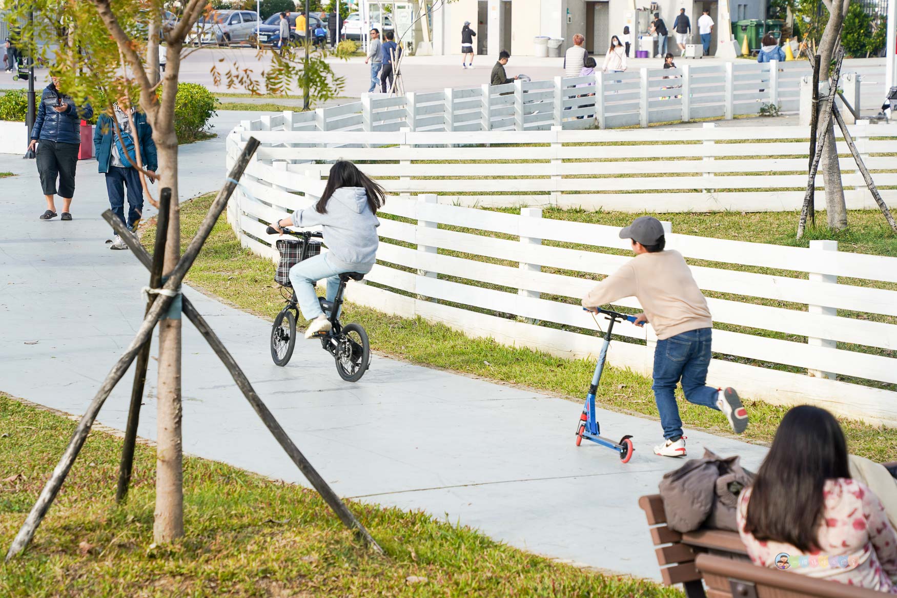 台中|馬卡龍公園》台中親子公園,11公尺高滑梯遊戲塔、寵物友善公園、毛孩放電專區。 - 第34張圖 馬卡龍公園