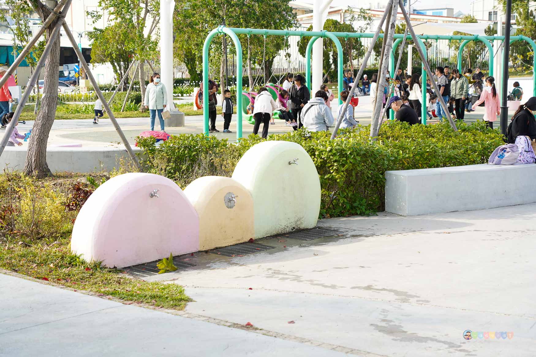 台中|馬卡龍公園》台中親子公園,11公尺高滑梯遊戲塔、寵物友善公園、毛孩放電專區。 - 第51張圖 馬卡龍公園