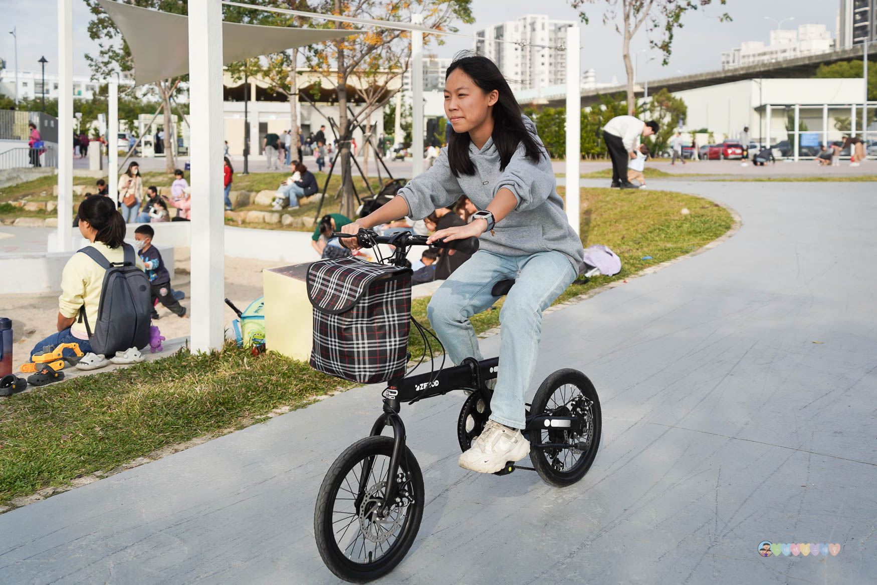 台中|馬卡龍公園》台中親子公園,11公尺高滑梯遊戲塔、寵物友善公園、毛孩放電專區。 - 第32張圖 馬卡龍公園