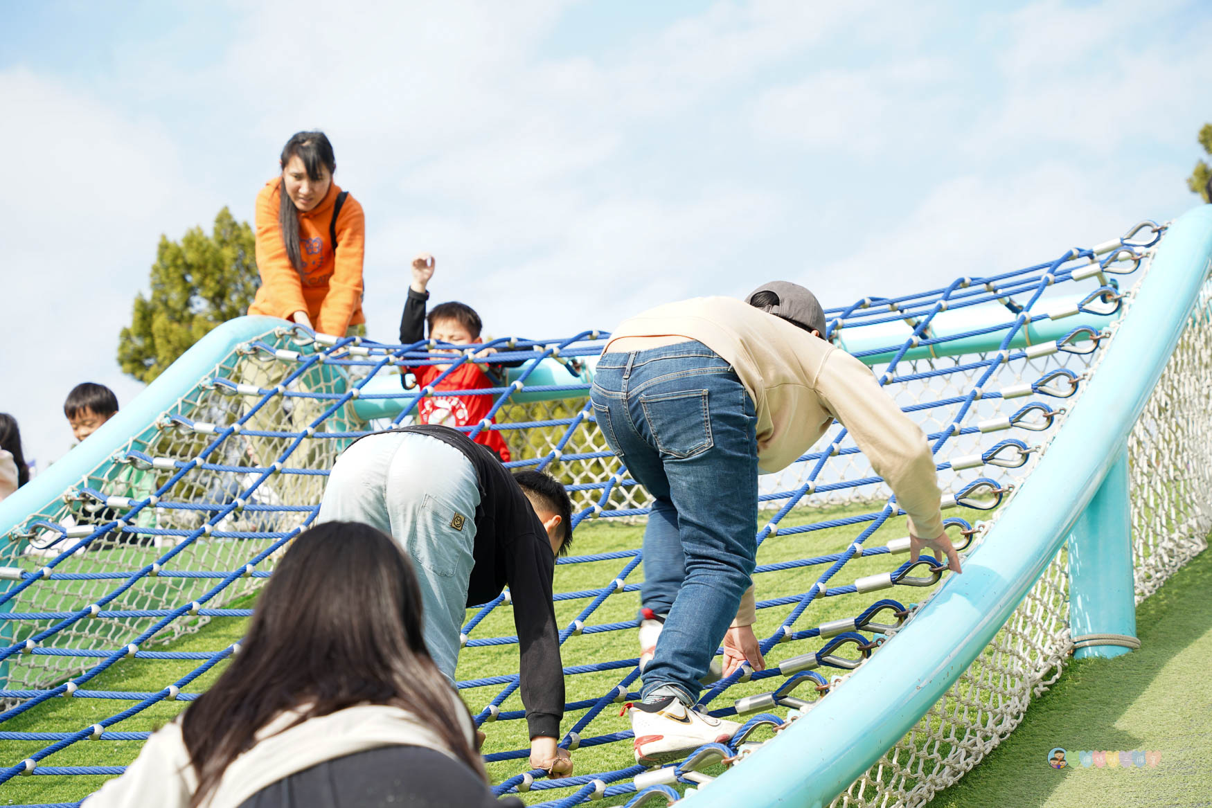 台中|馬卡龍公園》台中親子公園,11公尺高滑梯遊戲塔、寵物友善公園、毛孩放電專區。 - 第45張圖 馬卡龍公園