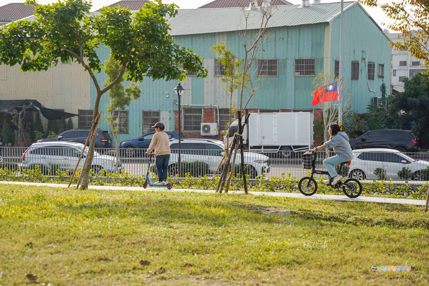 台中|馬卡龍公園》台中親子公園,11公尺高滑梯遊戲塔、寵物友善公園、毛孩放電專區。 - 第31張圖 馬卡龍公園