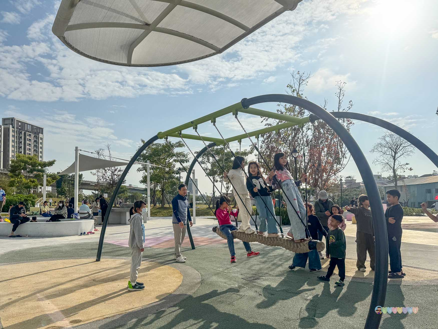 台中|馬卡龍公園》台中親子公園,11公尺高滑梯遊戲塔、寵物友善公園、毛孩放電專區。 - 第55張圖 馬卡龍公園