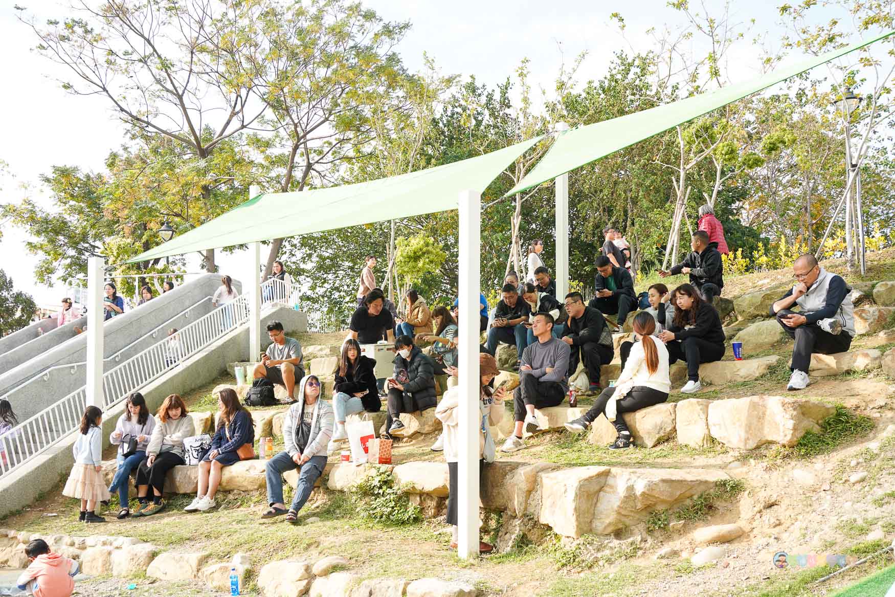台中|馬卡龍公園》台中親子公園,11公尺高滑梯遊戲塔、寵物友善公園、毛孩放電專區。 - 第35張圖 馬卡龍公園