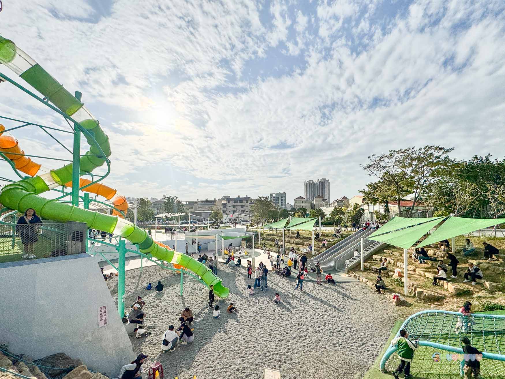 台中|馬卡龍公園》台中親子公園,11公尺高滑梯遊戲塔、寵物友善公園、毛孩放電專區。 - 第19張圖 馬卡龍公園