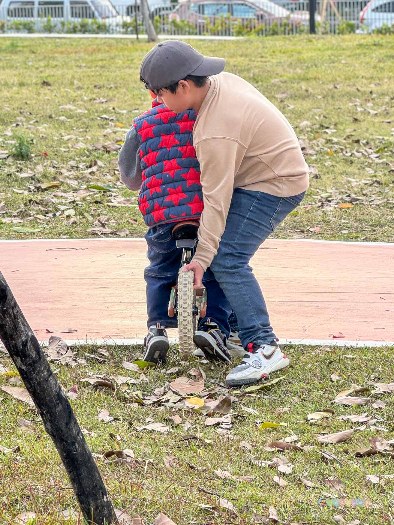 台中|馬卡龍公園》台中親子公園,11公尺高滑梯遊戲塔、寵物友善公園、毛孩放電專區。 - 第30張圖 馬卡龍公園