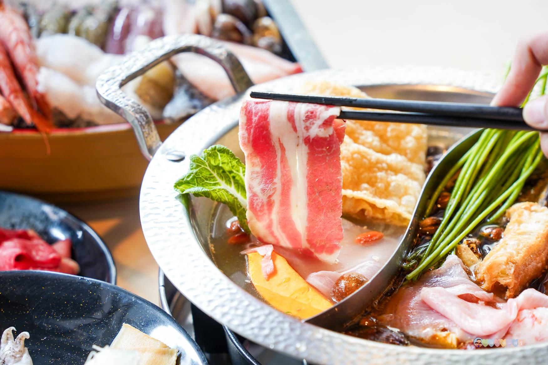 新北|蒙古勾勾》火鍋吃到飽!百種食材自助吧+豪華海鮮拼盤,無油麻辣火鍋,道地蒙古湯頭,三峽聚餐首選! - 第74張圖