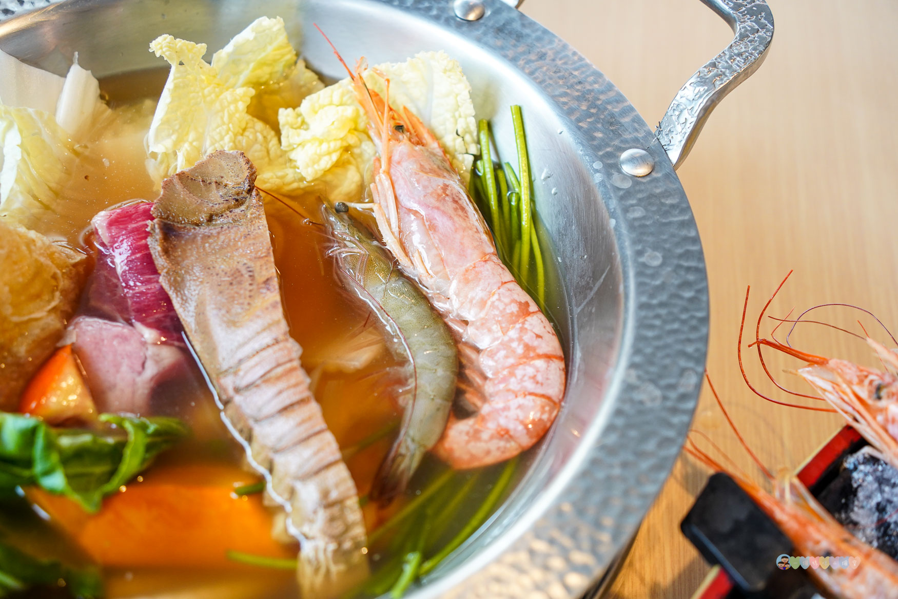 新北|蒙古勾勾》火鍋吃到飽!百種食材自助吧+豪華海鮮拼盤,無油麻辣火鍋,道地蒙古湯頭,三峽聚餐首選! - 第85張圖
