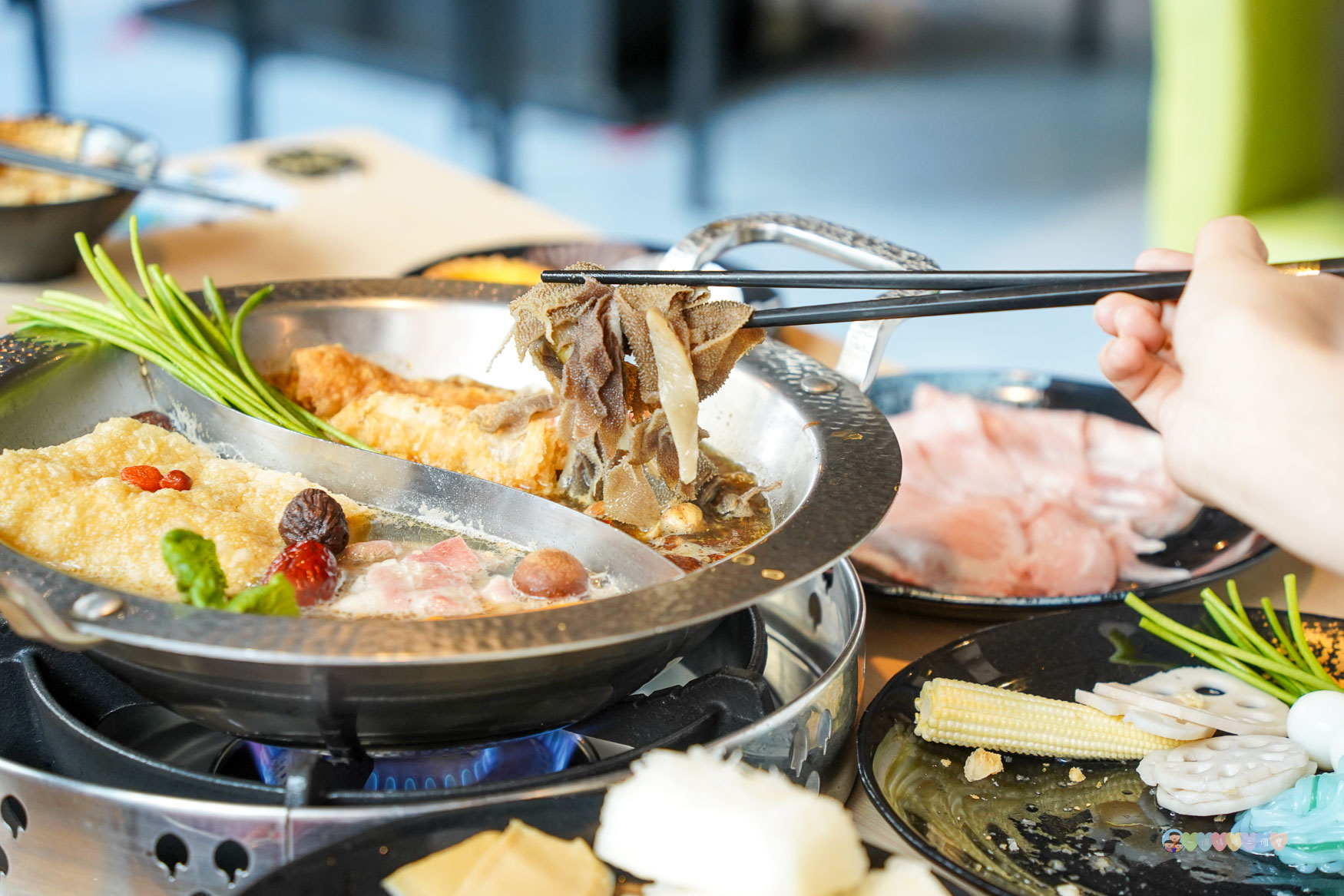 新北|蒙古勾勾》火鍋吃到飽!百種食材自助吧+豪華海鮮拼盤,無油麻辣火鍋,道地蒙古湯頭,三峽聚餐首選! - 第77張圖
