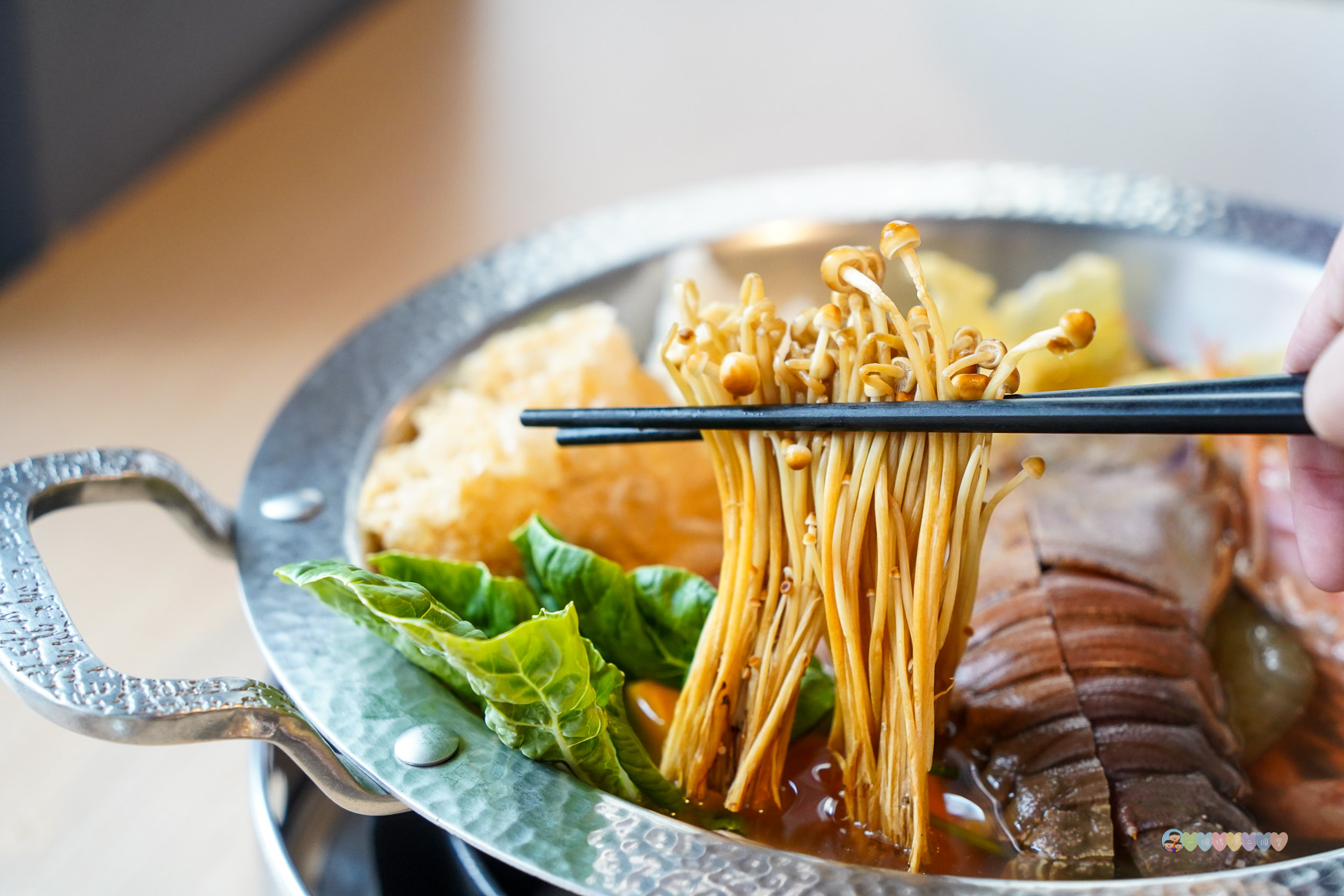 新北|蒙古勾勾》火鍋吃到飽!百種食材自助吧+豪華海鮮拼盤,無油麻辣火鍋,道地蒙古湯頭,三峽聚餐首選! - 第34張圖
