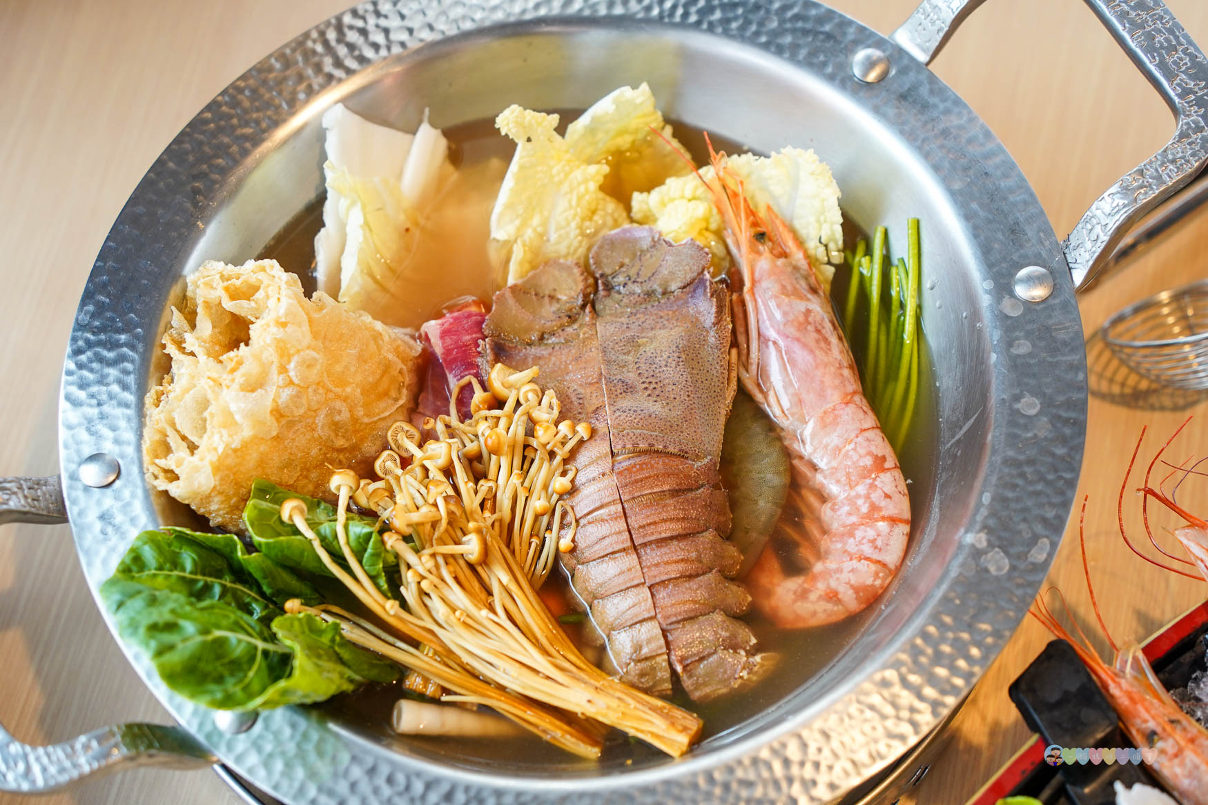 新北|蒙古勾勾》火鍋吃到飽!百種食材自助吧+豪華海鮮拼盤,無油麻辣火鍋,道地蒙古湯頭,三峽聚餐首選! - 第86張圖