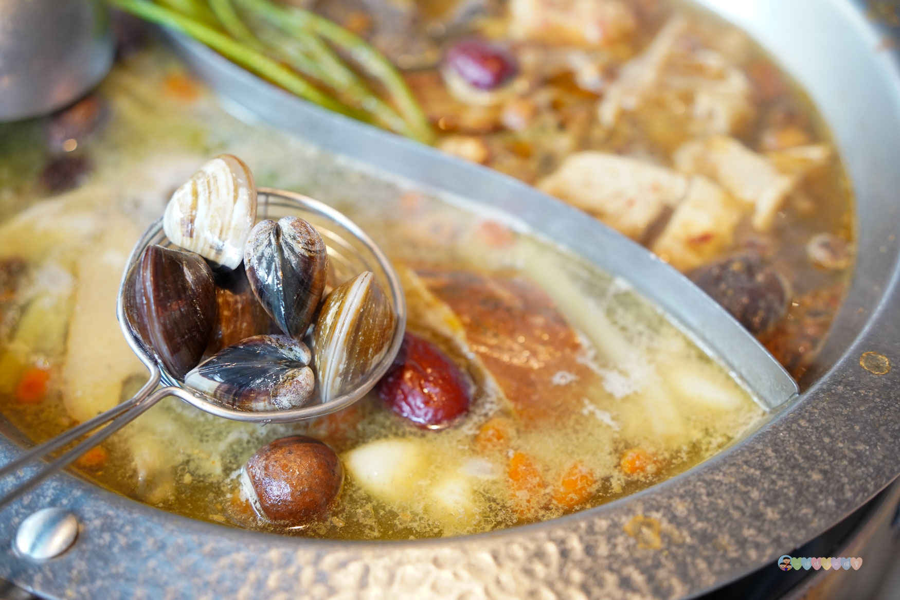 新北|蒙古勾勾》火鍋吃到飽!百種食材自助吧+豪華海鮮拼盤,無油麻辣火鍋,道地蒙古湯頭,三峽聚餐首選! - 第88張圖